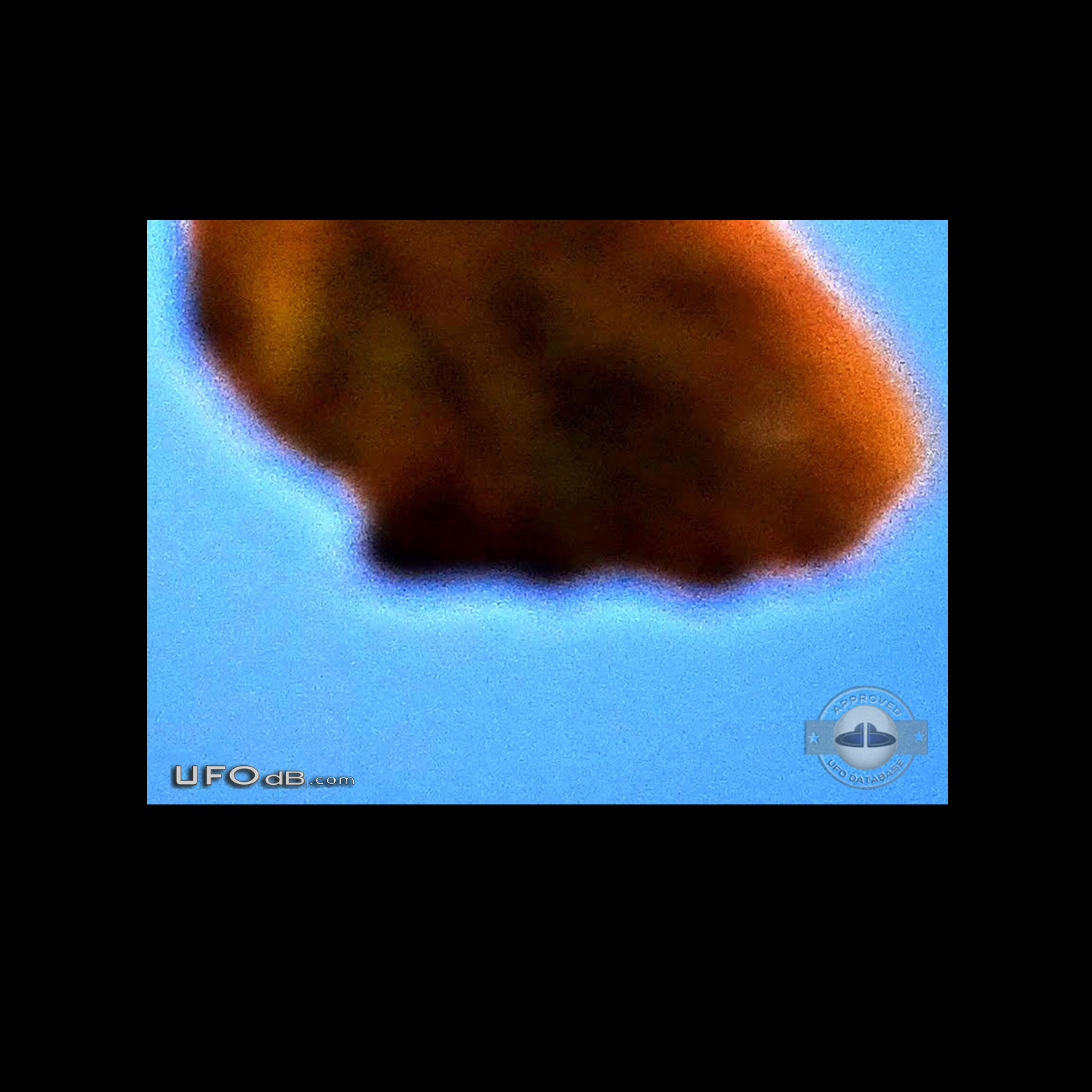 Flying saucer photographed over Newton Abbot Devon UK 2016 UFO Picture #782-4