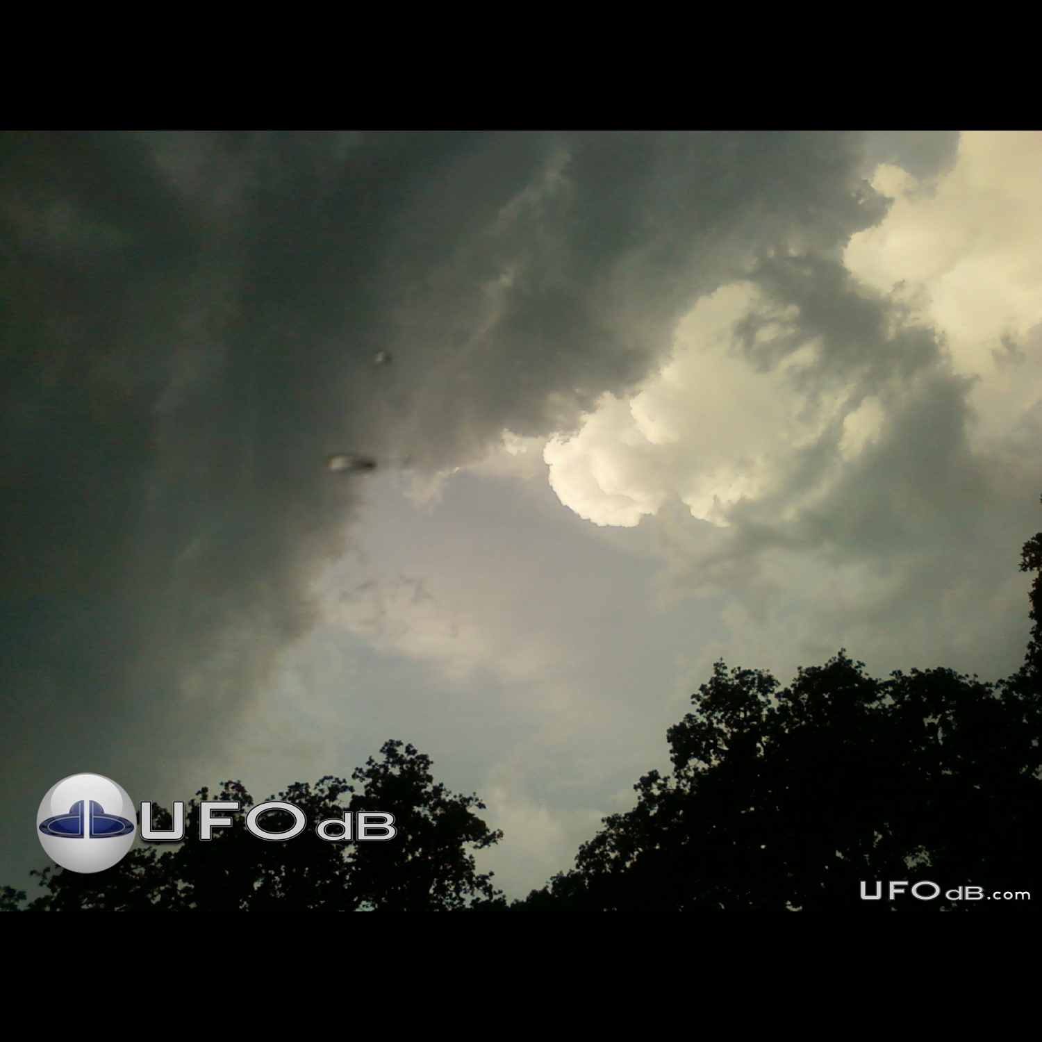 Fort Worth Texas Storm Picture reveals UFOs near clouds | May 24 2011 UFO Picture #343-1