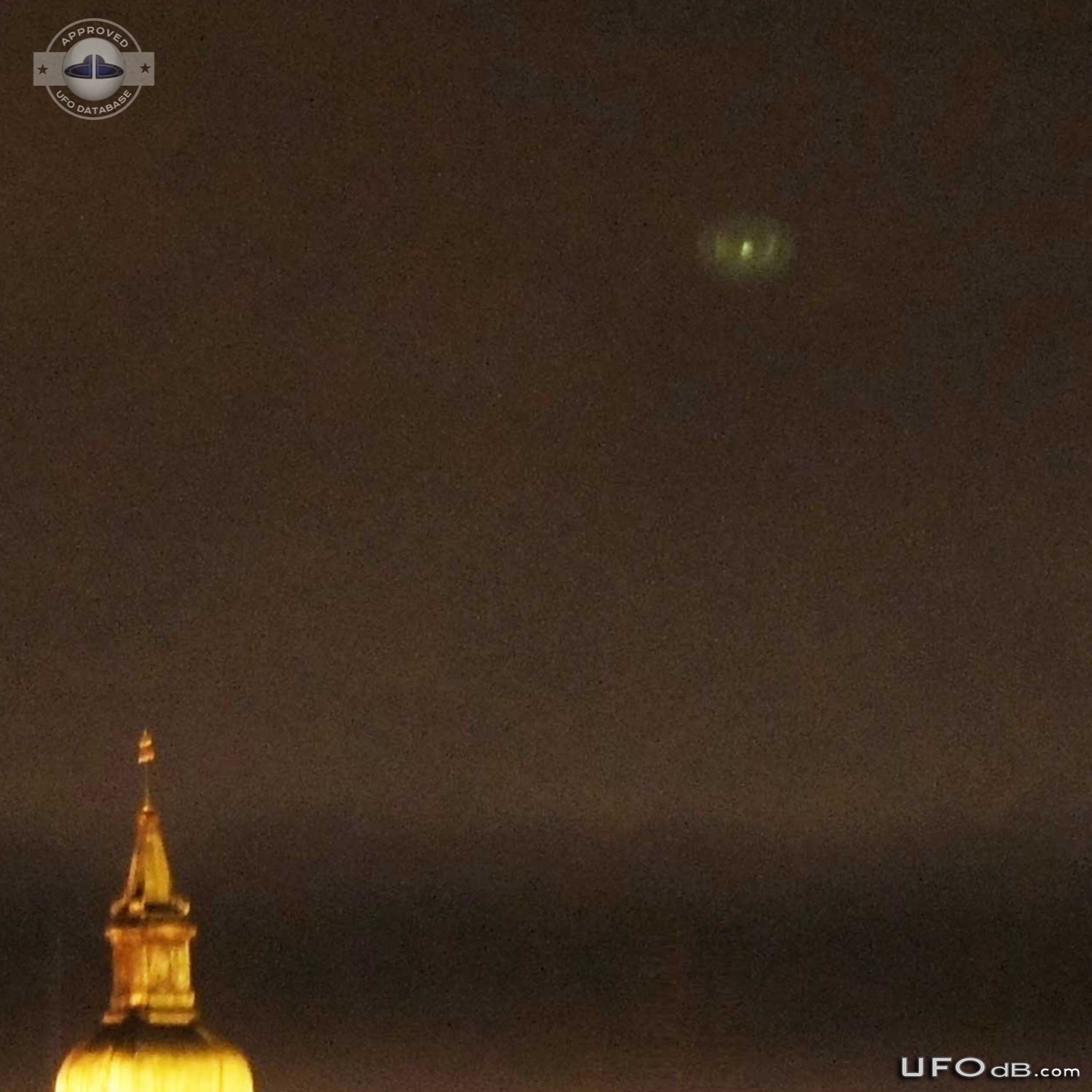 From the roof of his house photographer get UFO picture | Germany 2012 UFO Picture #392-2