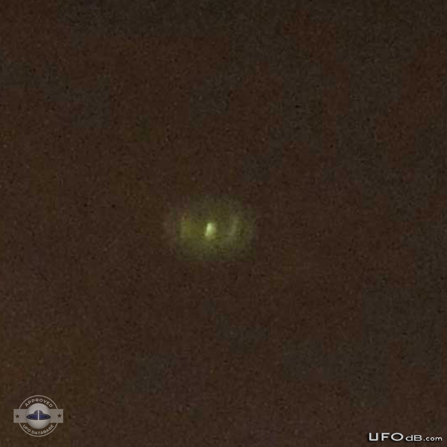 From the roof of his house photographer get UFO picture | Germany 2012 UFO Picture #392-3