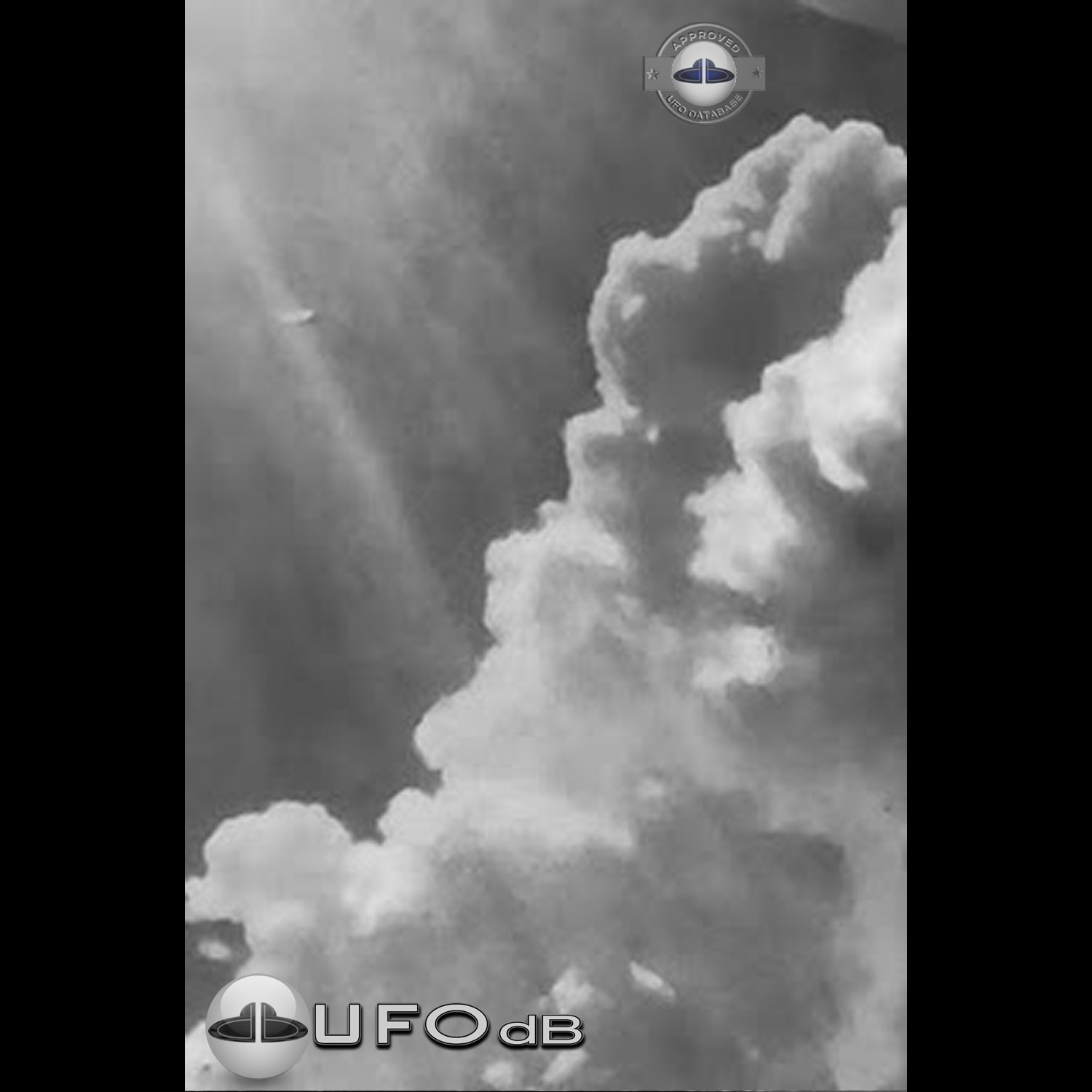 UFO picture shot over a beach in Fujisawa near Enoshima island 1957 UFO Picture #123-1