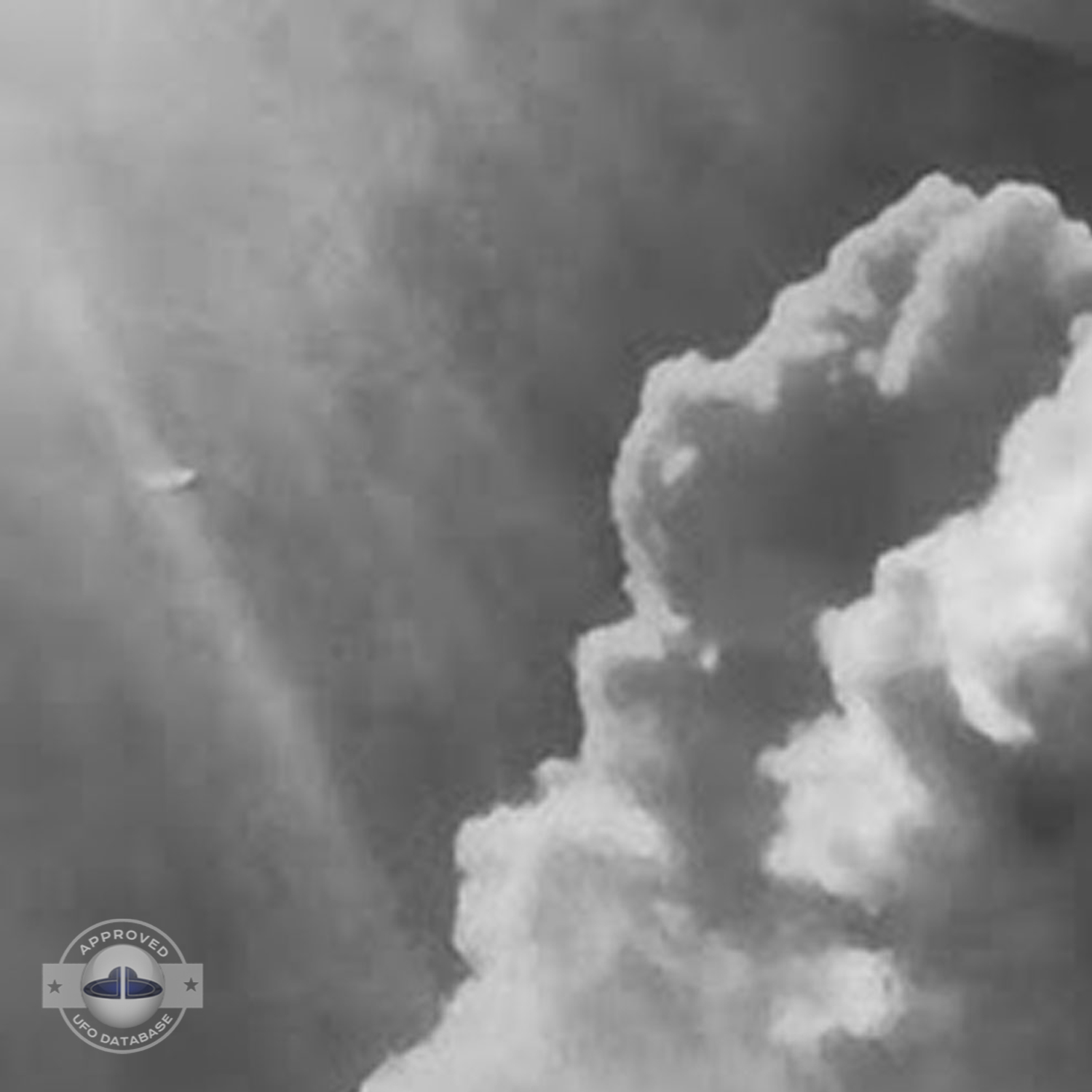 UFO picture shot over a beach in Fujisawa near Enoshima island 1957 UFO Picture #123-2