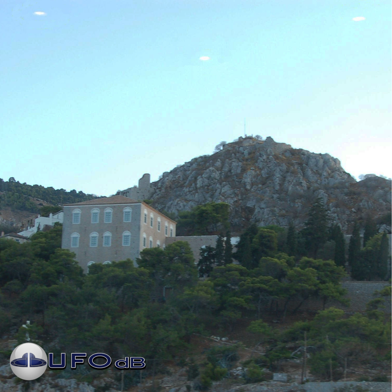 Greek Island Hydra visited by three UFOs Saronic Islands, Greece 2009 UFO Picture #223-1
