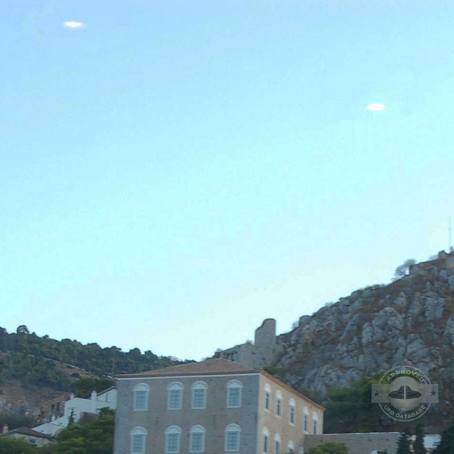 Greek Island Hydra visited by three UFOs Saronic Islands, Greece 2009 UFO Picture #223-2