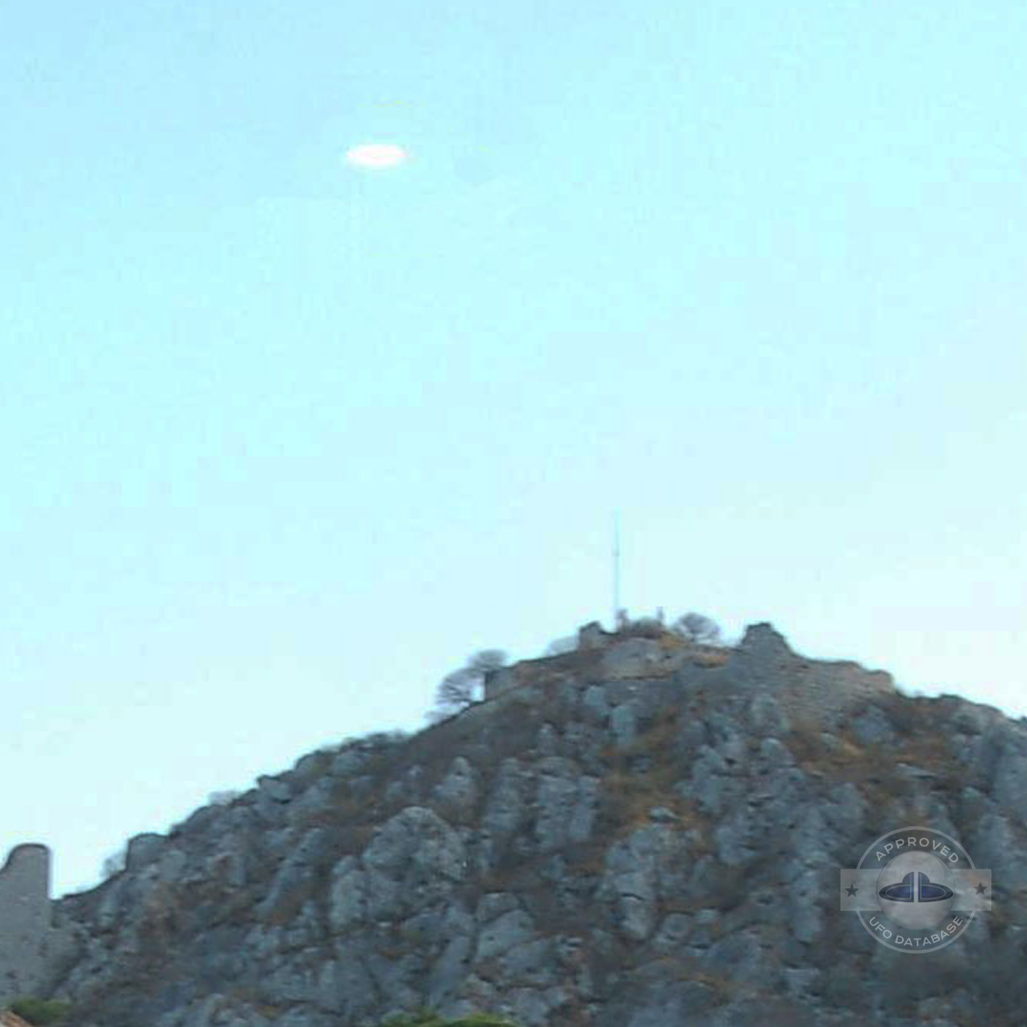 Greek Island Hydra visited by three UFOs Saronic Islands, Greece 2009 UFO Picture #223-3