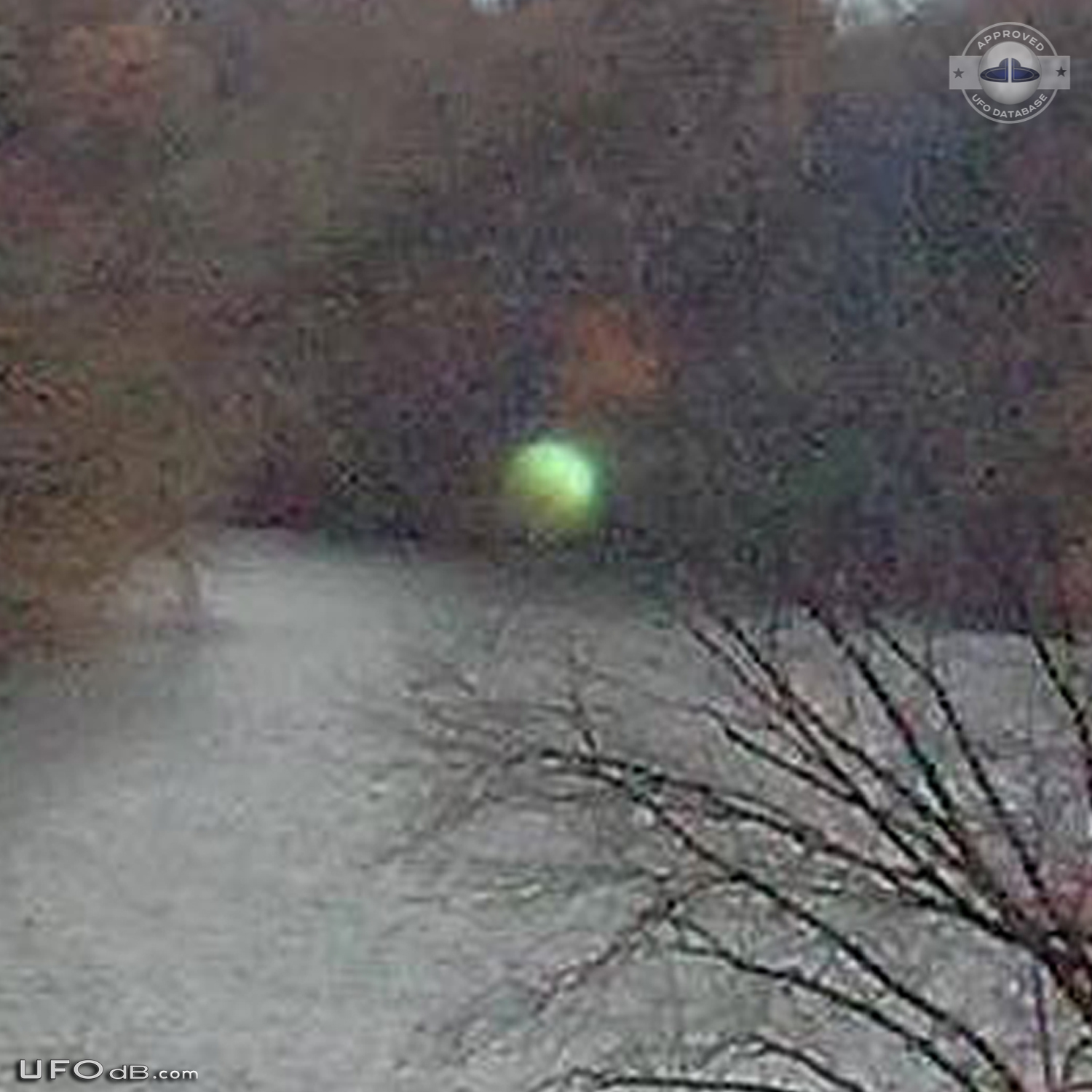 Green Orb UFO seen near greenway in Roanoke, Virginia 2013 UFO Picture #545-3