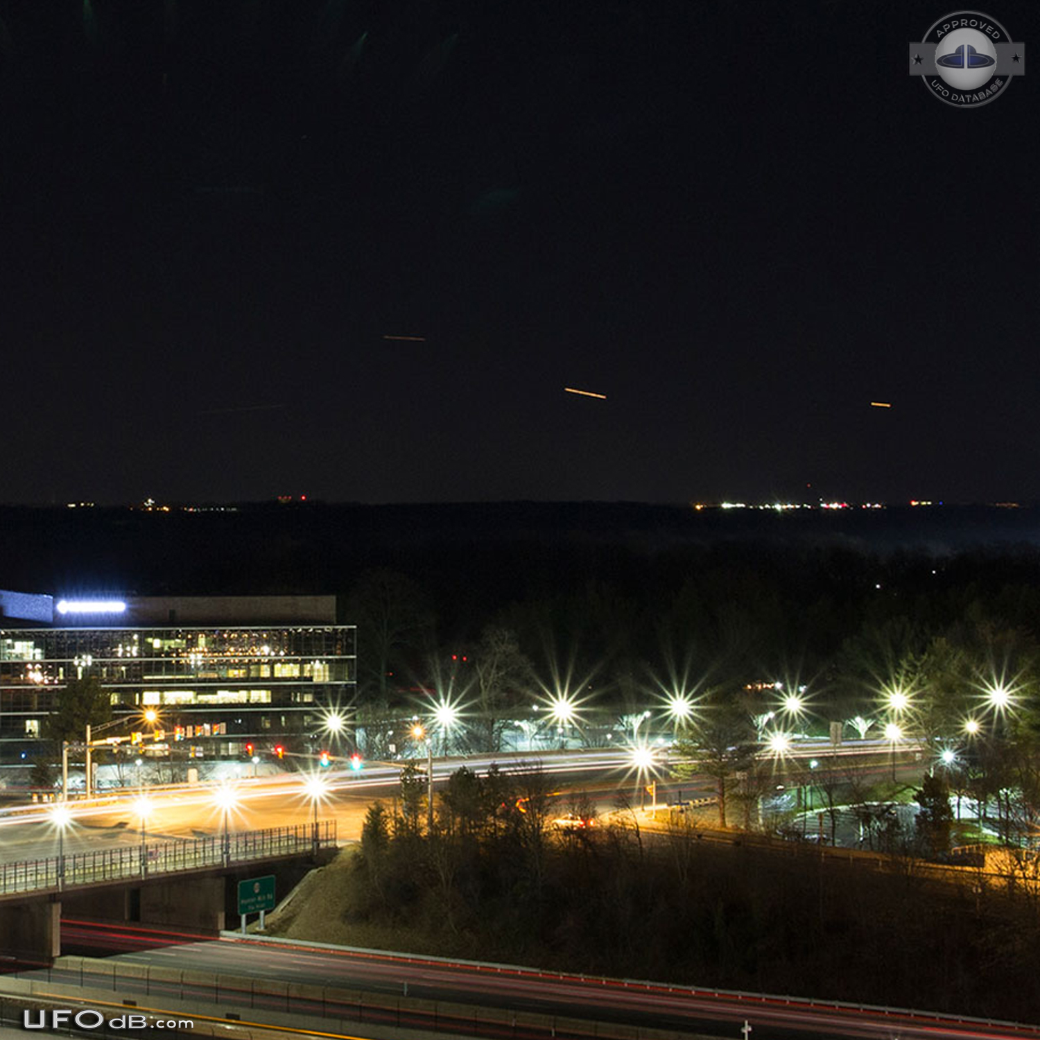 Green lights in formation, possibly emitted by circular objects UFO Picture #580-2
