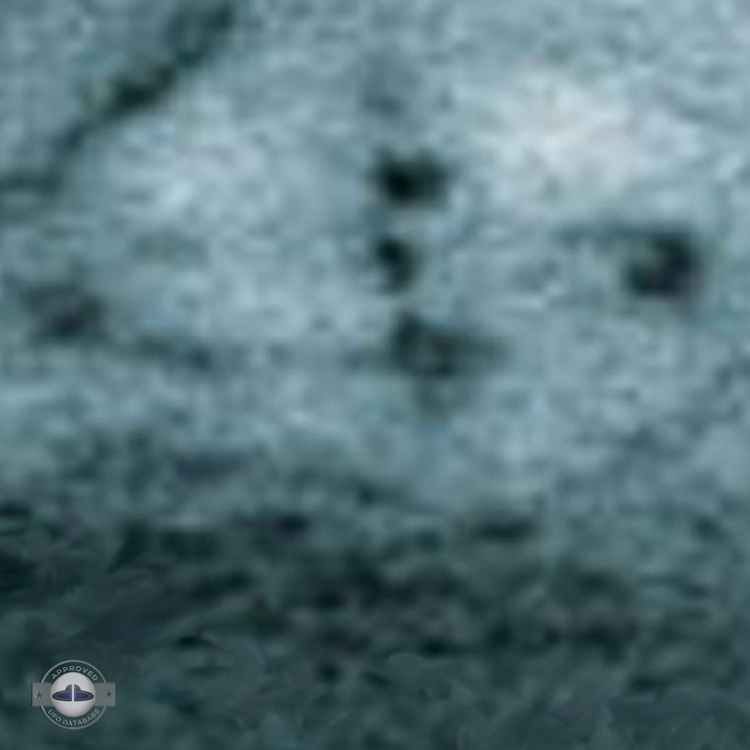 Huge UFO mothership moving in clouds over Guangzhou, Guangdong, China UFO Picture #176-6