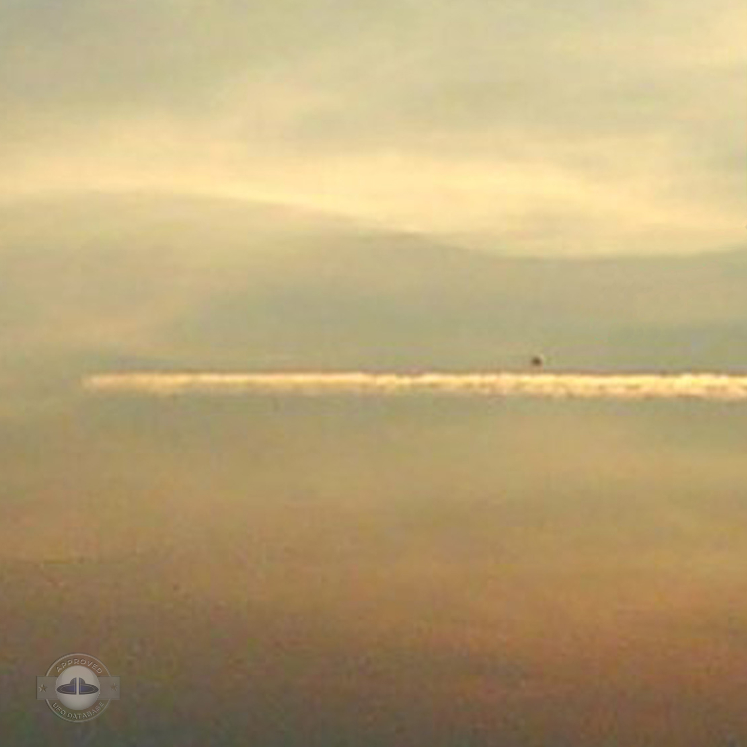 UFO near jet smoke line | Hyderabad India UFO picture September 2008 UFO Picture #170-2