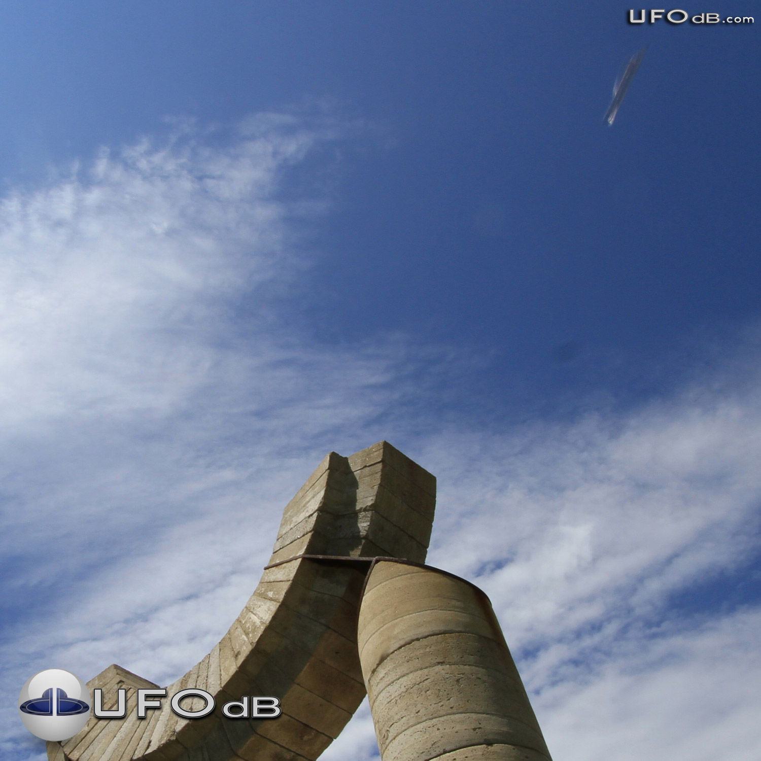 Incredibly Fast UFO caught on picture in Michigan, USA | May 24 2011 UFO Picture #326-1