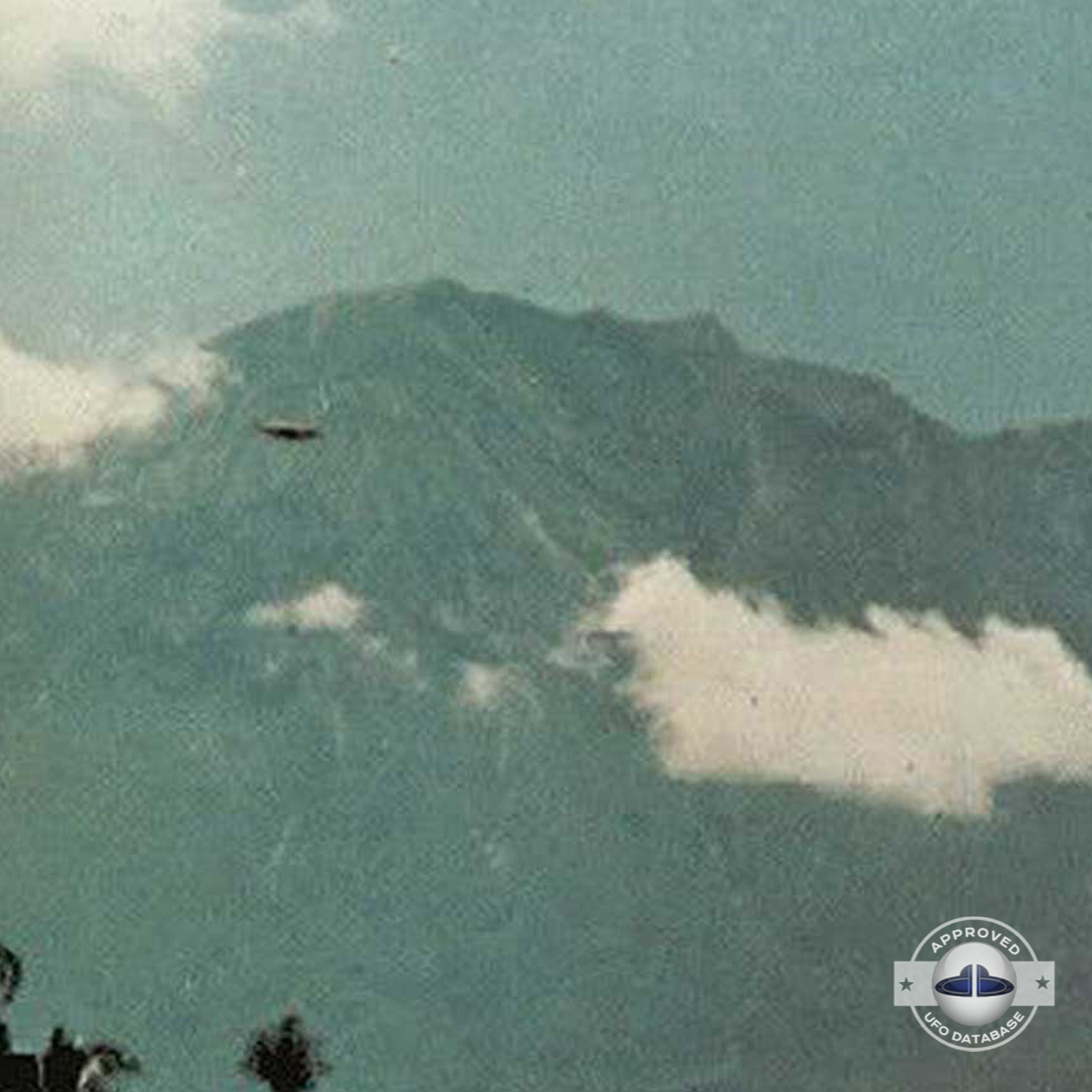 UFO Picture - UFO in Bali island, Indonesia - UFO Picture 1973 UFO Picture #38-2