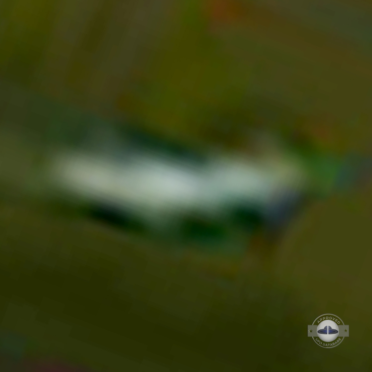 UFO seen passing over Kids in Baghdad, Iraq | April 03 2004 UFO Picture #199-7