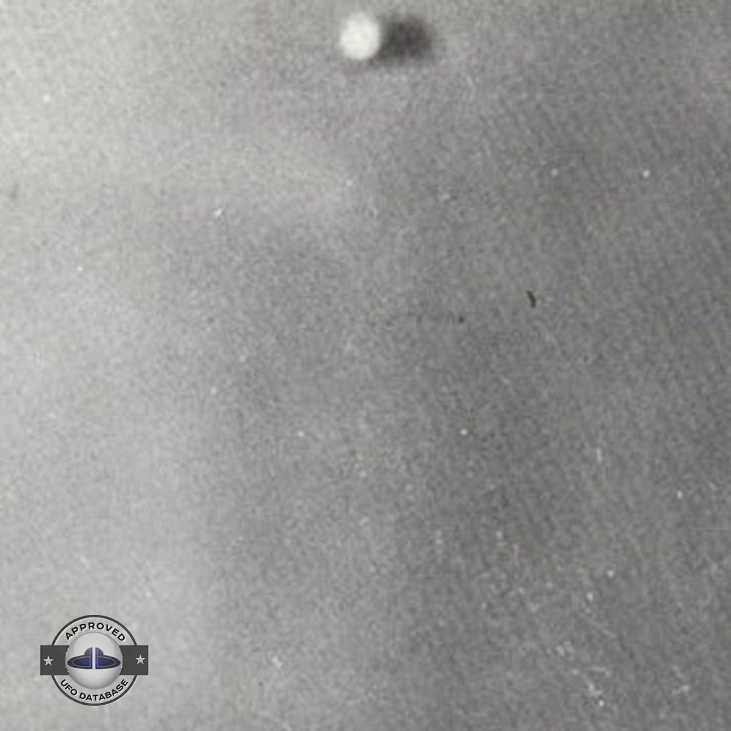 UFO is rotating on its own, by the blur aspect of the object | Japan UFO Picture #147-3