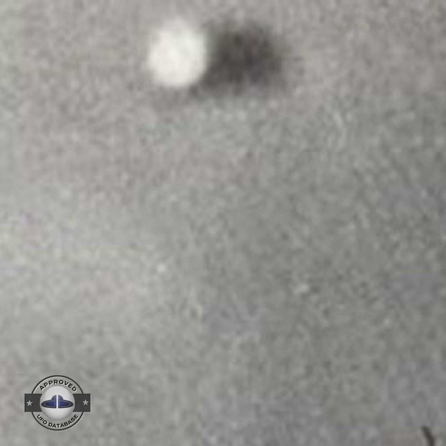UFO is rotating on its own, by the blur aspect of the object | Japan UFO Picture #147-4