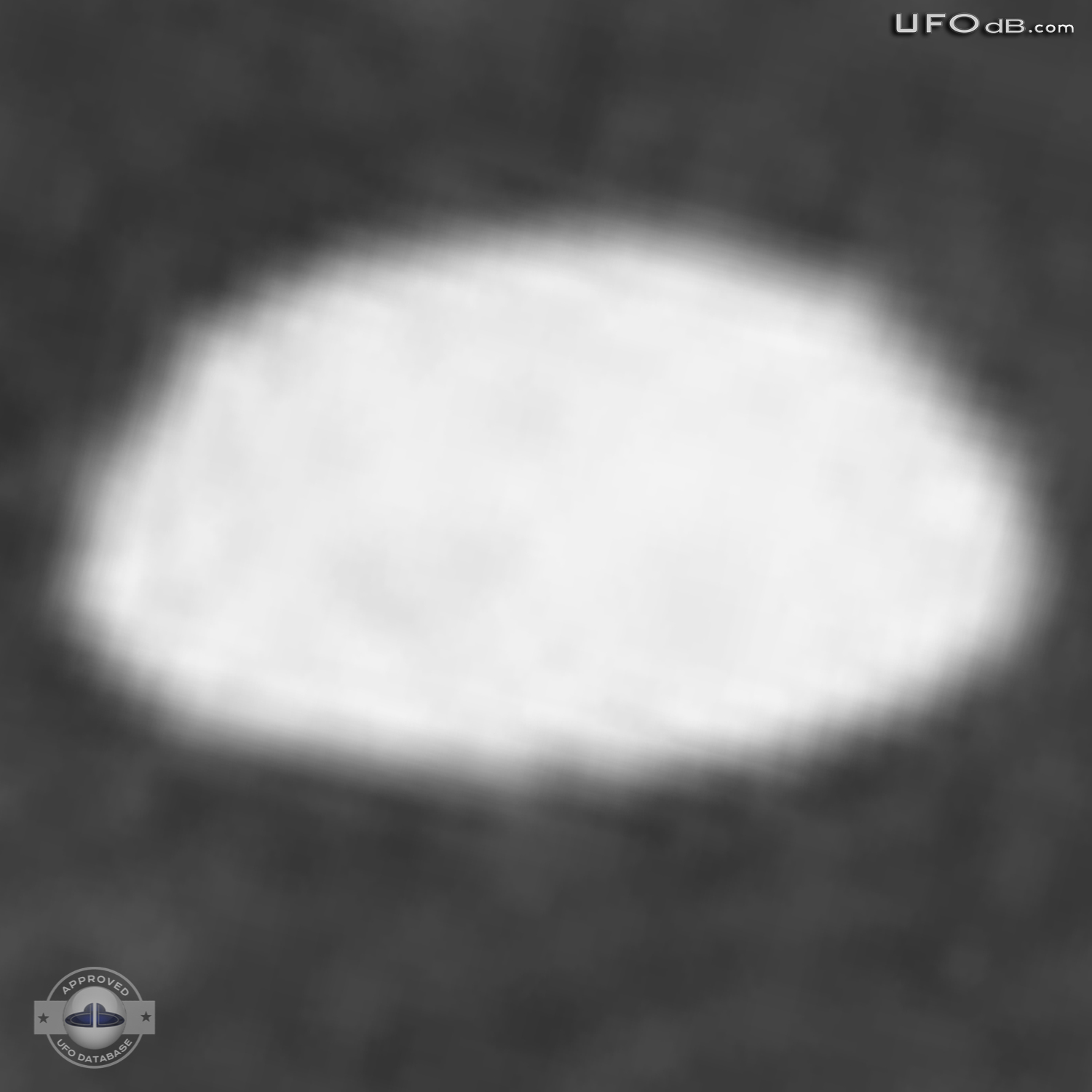 Japan University student shoot picture of UFO passing over his house UFO Picture #353-6