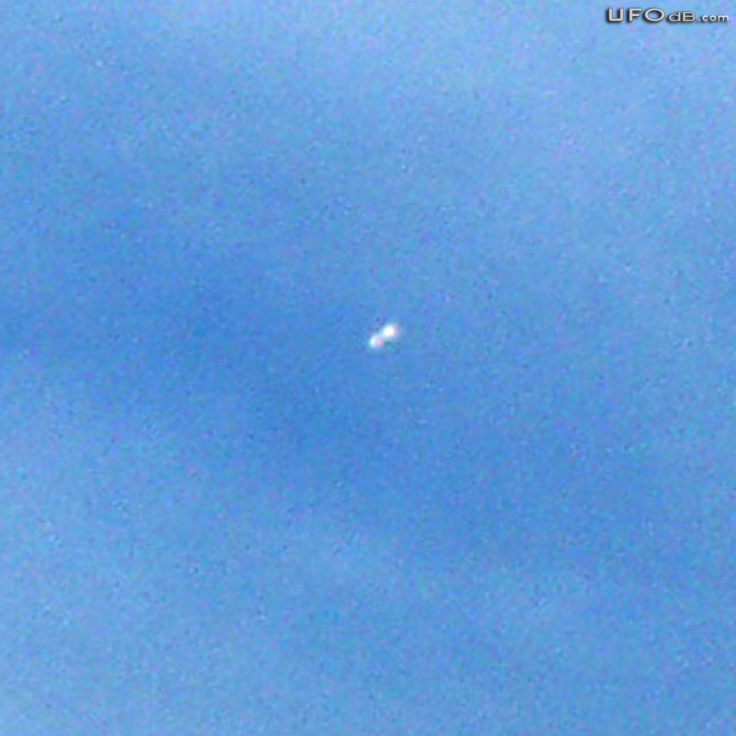 Kids run into the house after UFO sighting | Littleton USA April 2011 UFO Picture #274-2