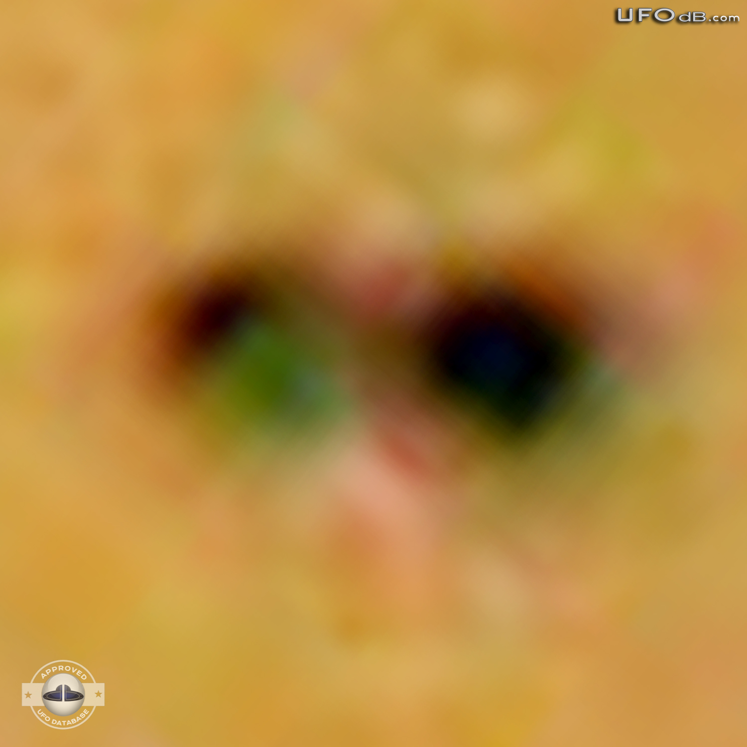 Kids run into the house after UFO sighting | Littleton USA April 2011 UFO Picture #274-7
