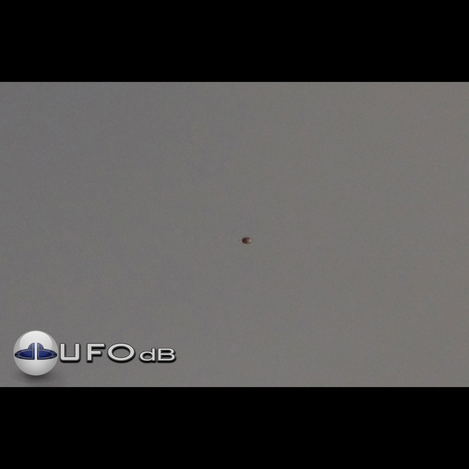 Glowing Reddish Brown 10 foot UFO | Kumeu Auckland, New Zealand 2011 UFO Picture #211-1