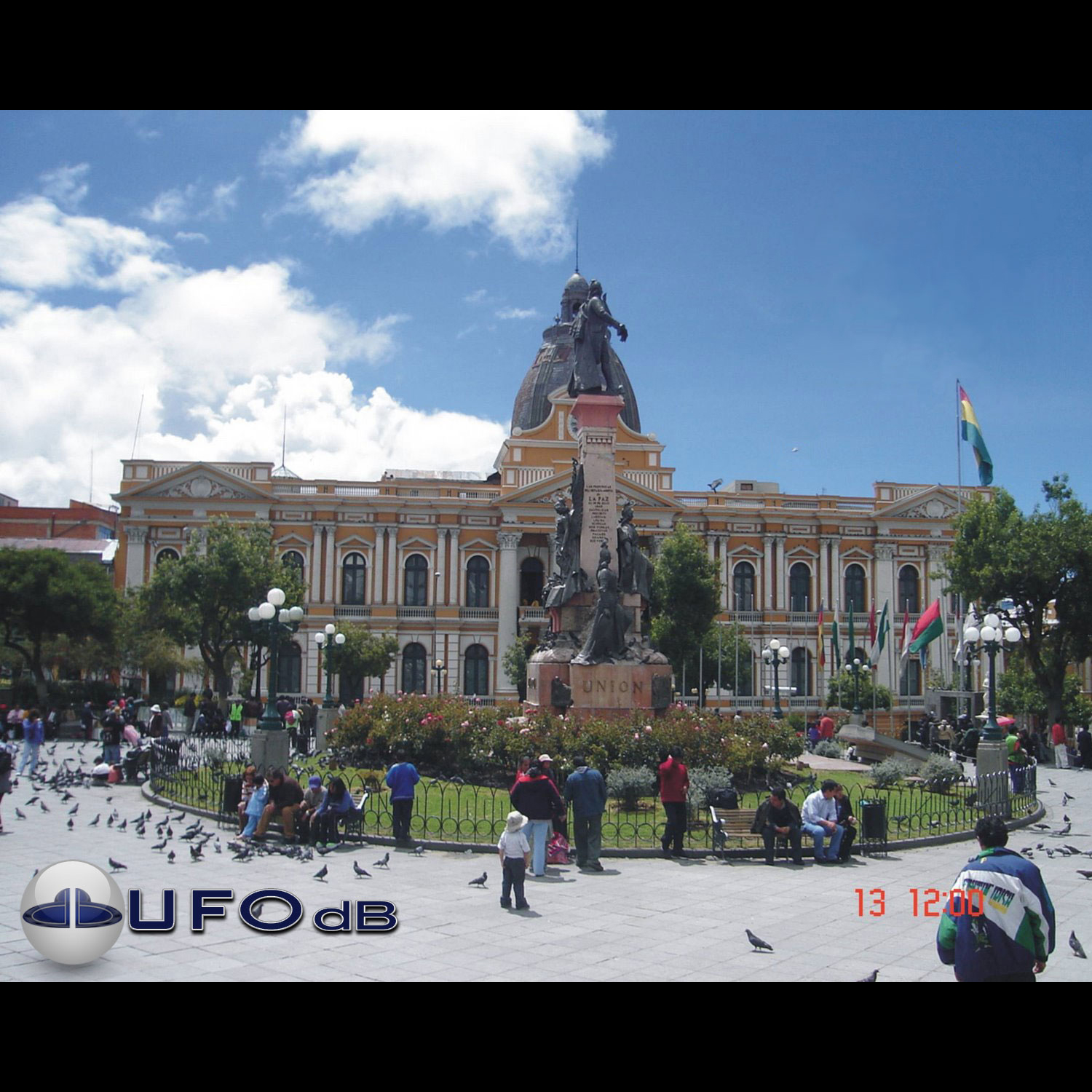 UFO near Government Buildings in Bolivia