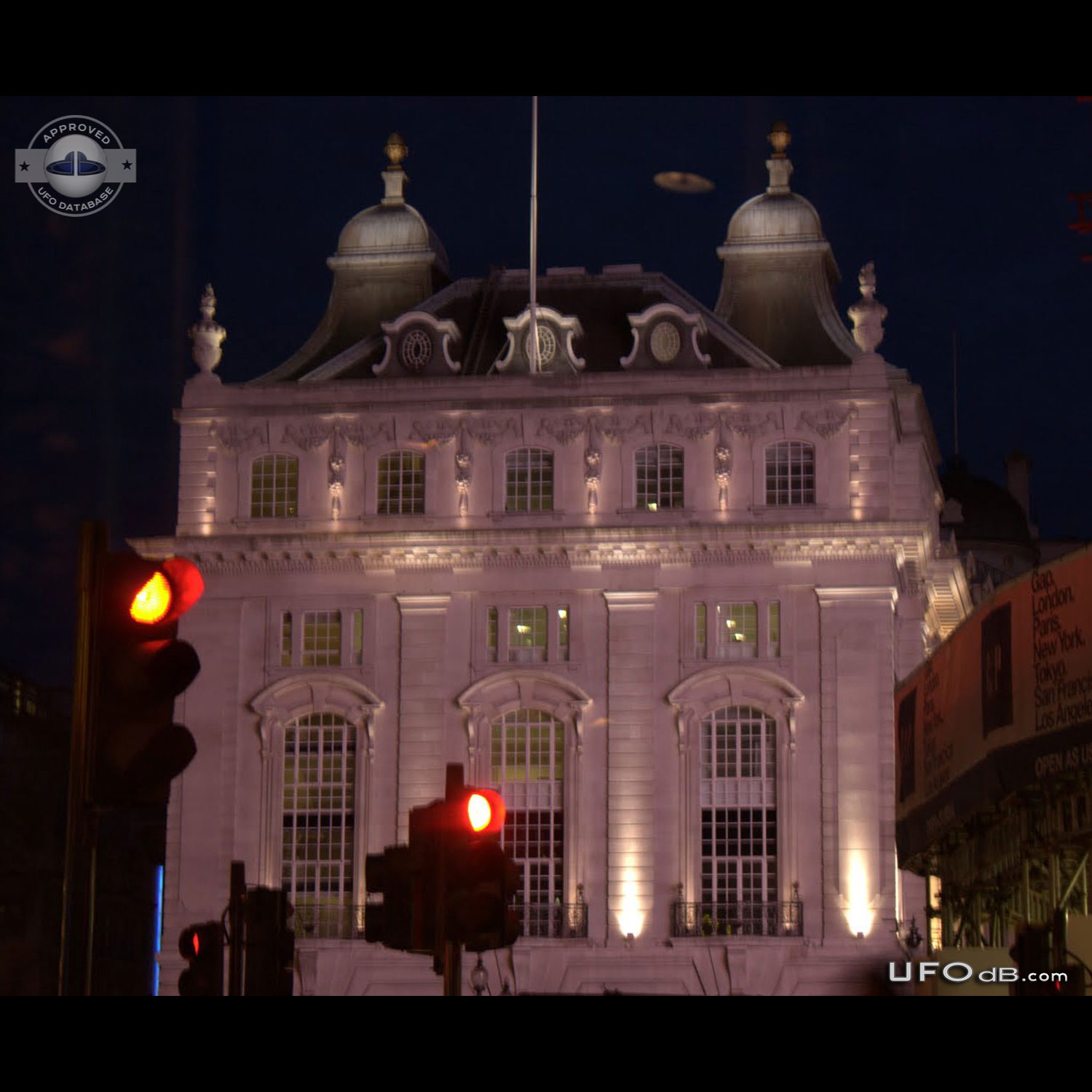 London Trip picture reveal Saucer with dome UFO - July 2010 UFO Picture #624-1