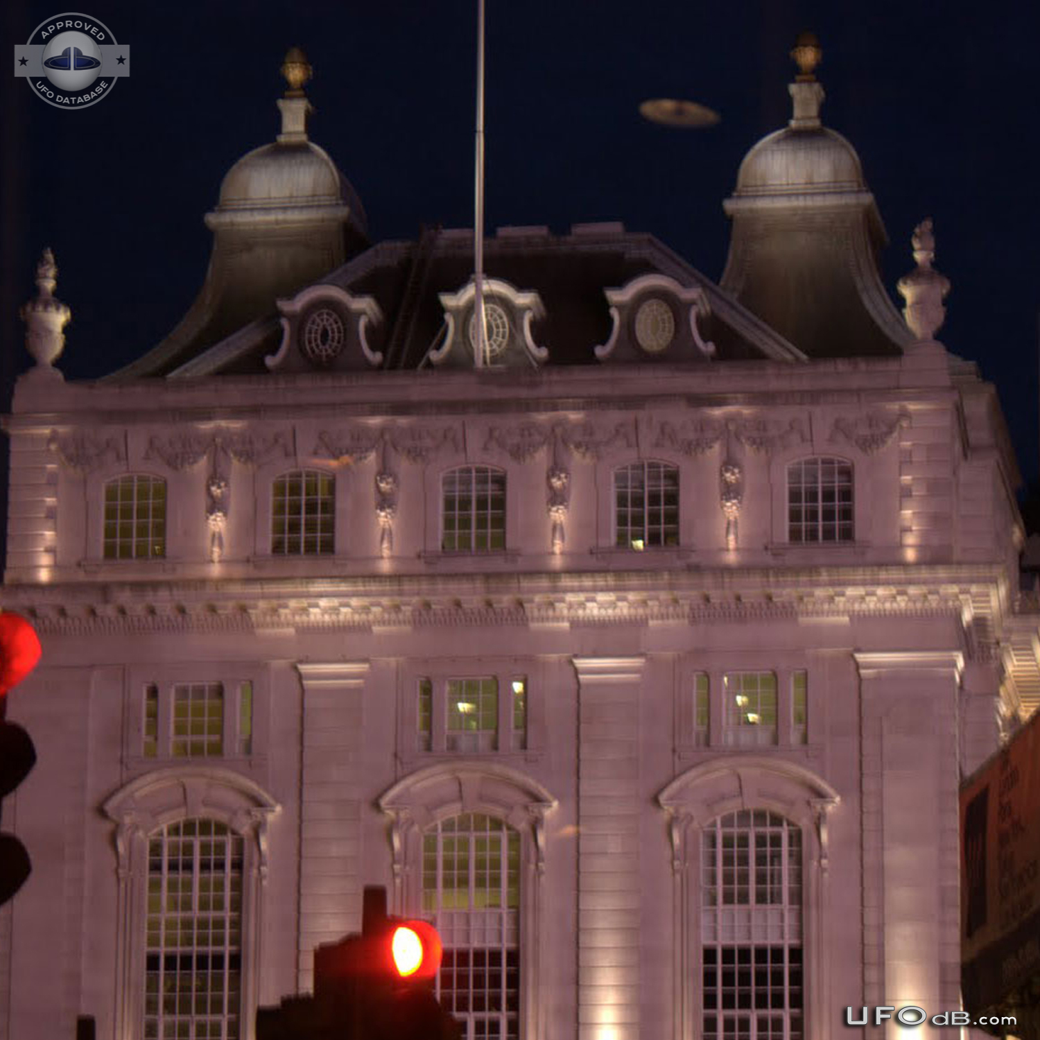 London Trip picture reveal Saucer with dome UFO - July 2010 UFO Picture #624-2