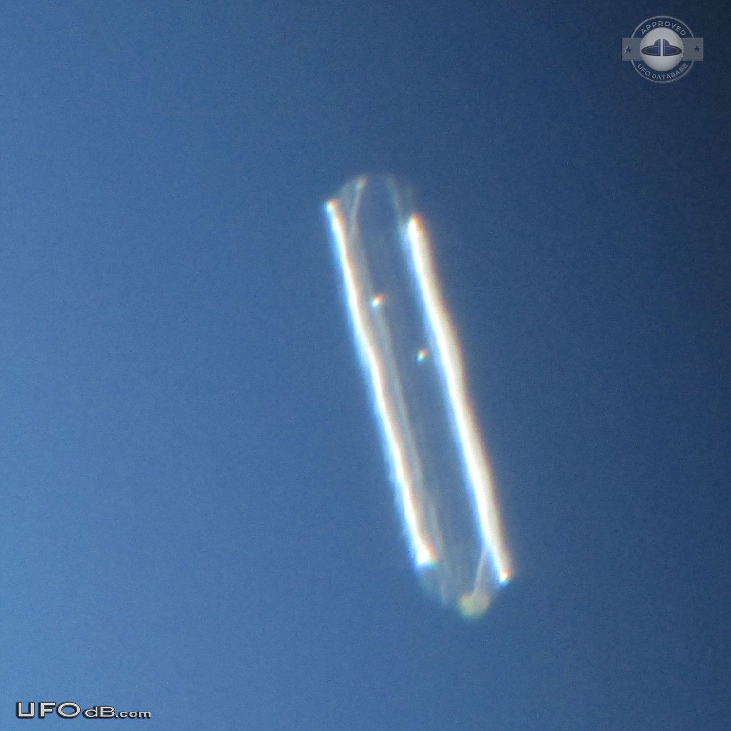 Long cylindrical UFO in bright day light over Virgies, Kentucky 2012 UFO Picture #503-1