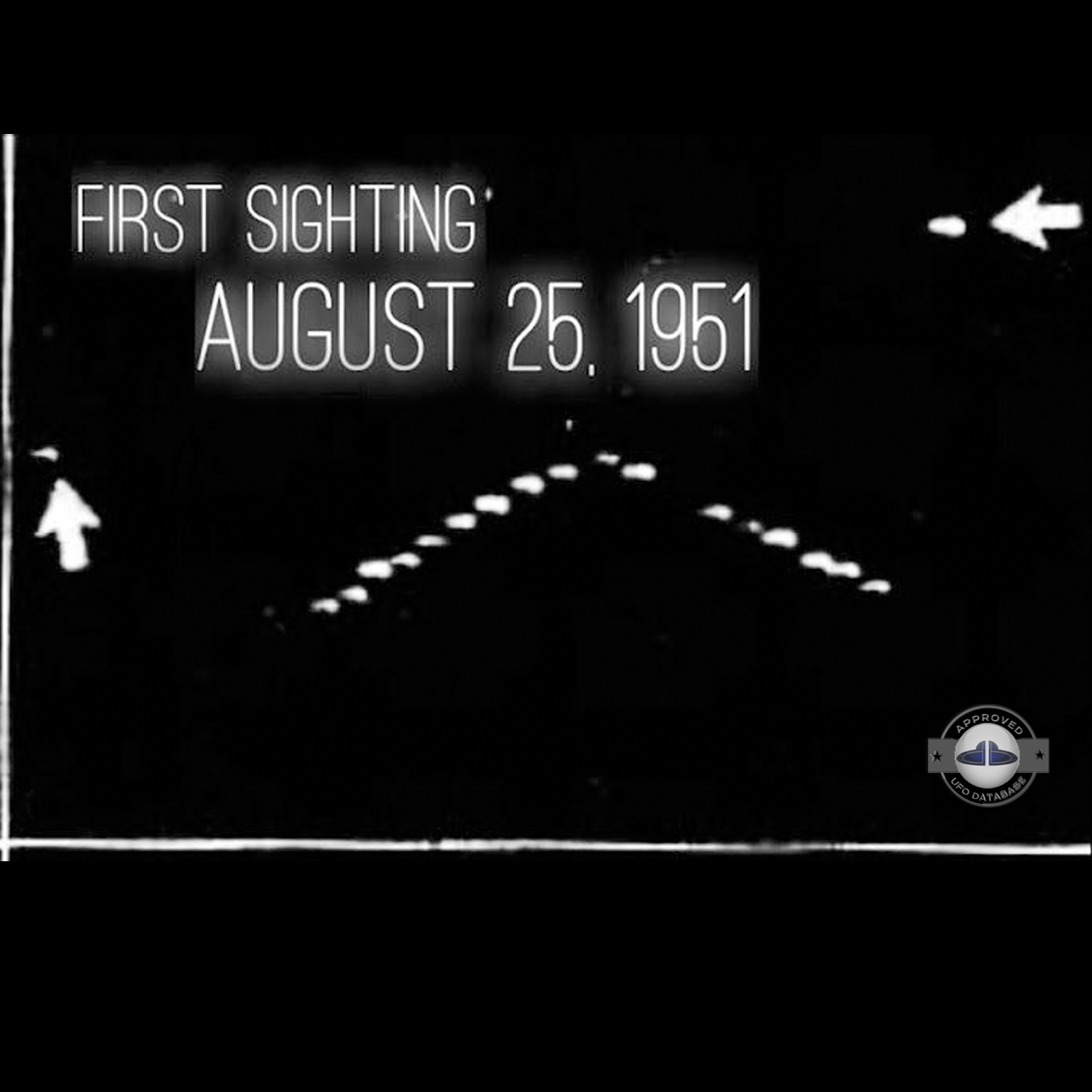 UFO picture show 18 luminous UFO arranged in a crescent formation UFO Picture #117-3