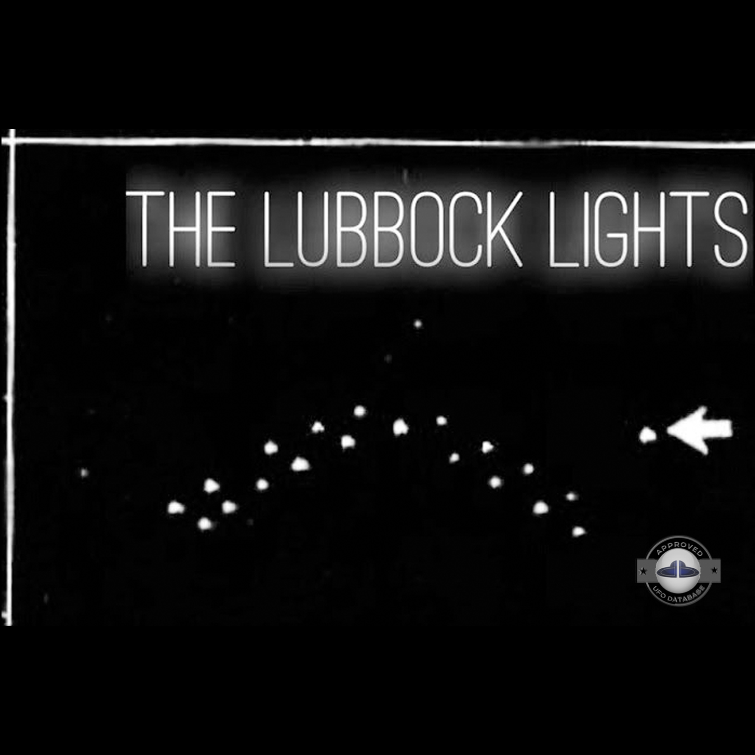 UFO picture show 18 luminous UFO arranged in a crescent formation UFO Picture #117-5