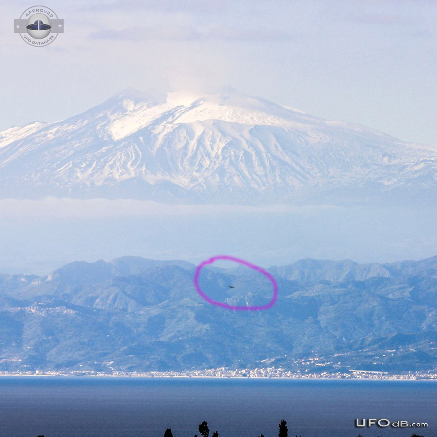 Many UFO pictures caught over Messina Strait Sicily Italy Dec 2014 UFO Picture #598-3