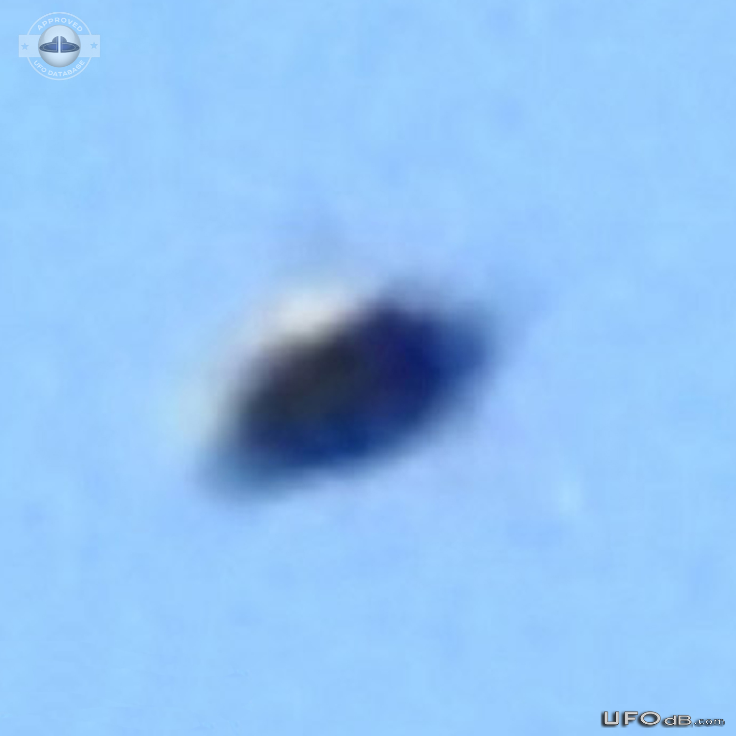 Metallic UFO photographed over Newton Abbot, Devon, England 2017 UFO Picture #825-2