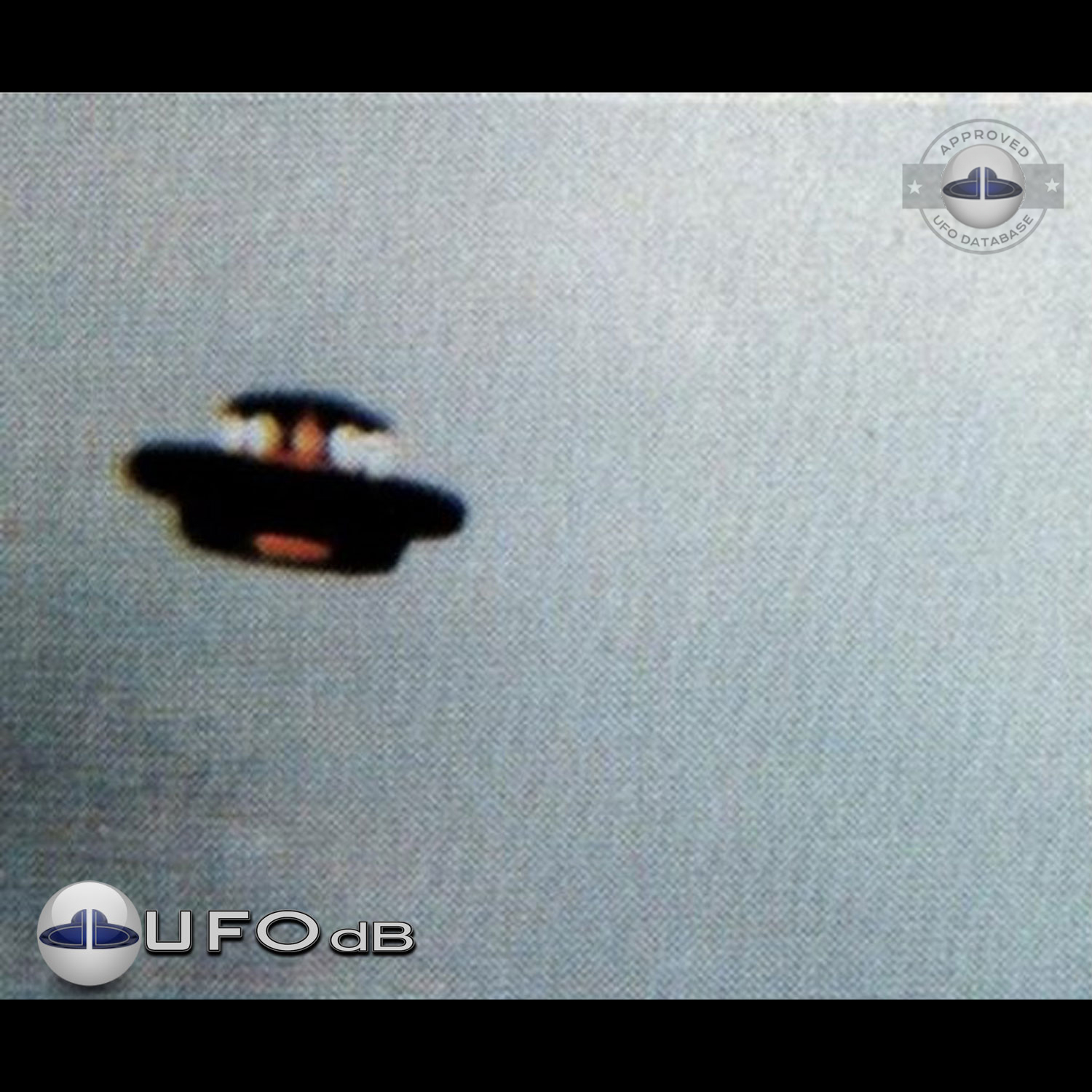 We can see 2 kind of glowing lights, big whites and smaller red ones UFO Picture #66-1