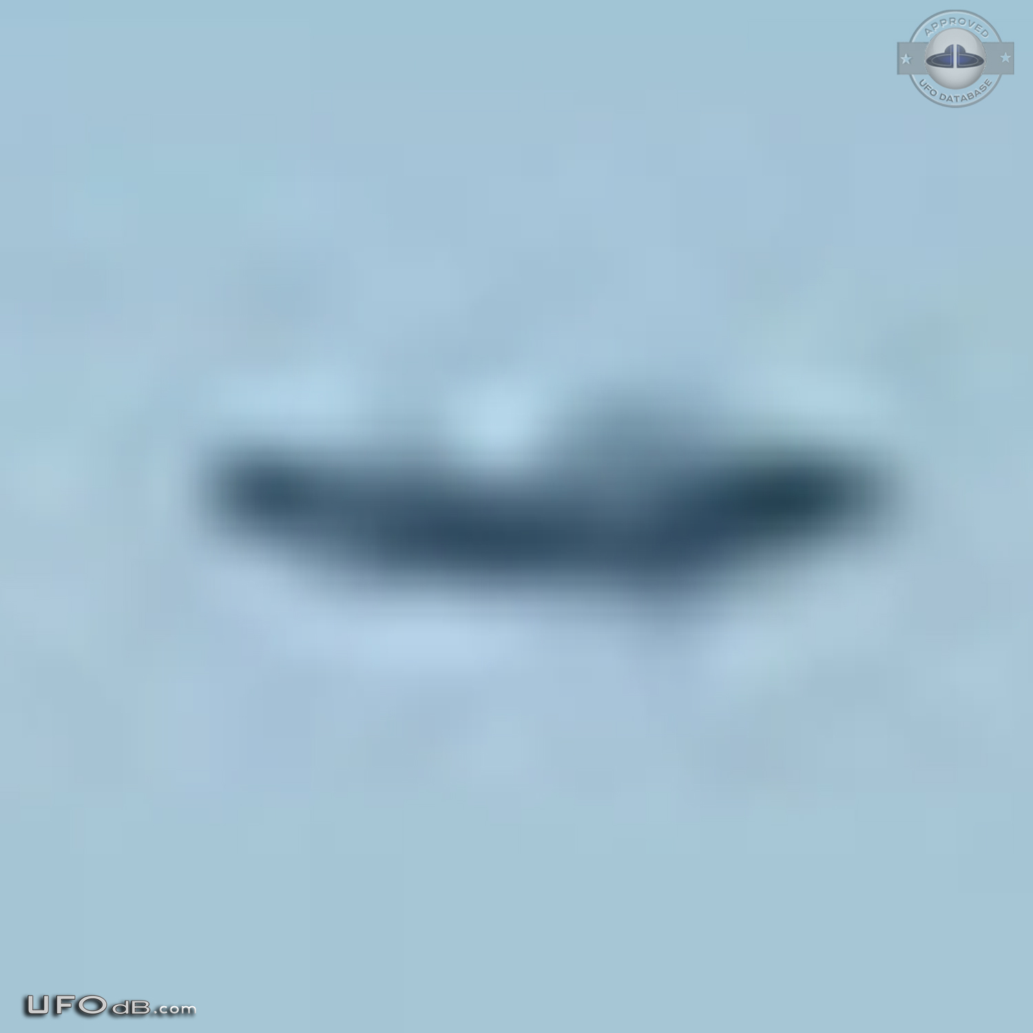 Monument picture reveals passing saucer UFO in Kragujevac, Serbia 2004 UFO Picture #457-6