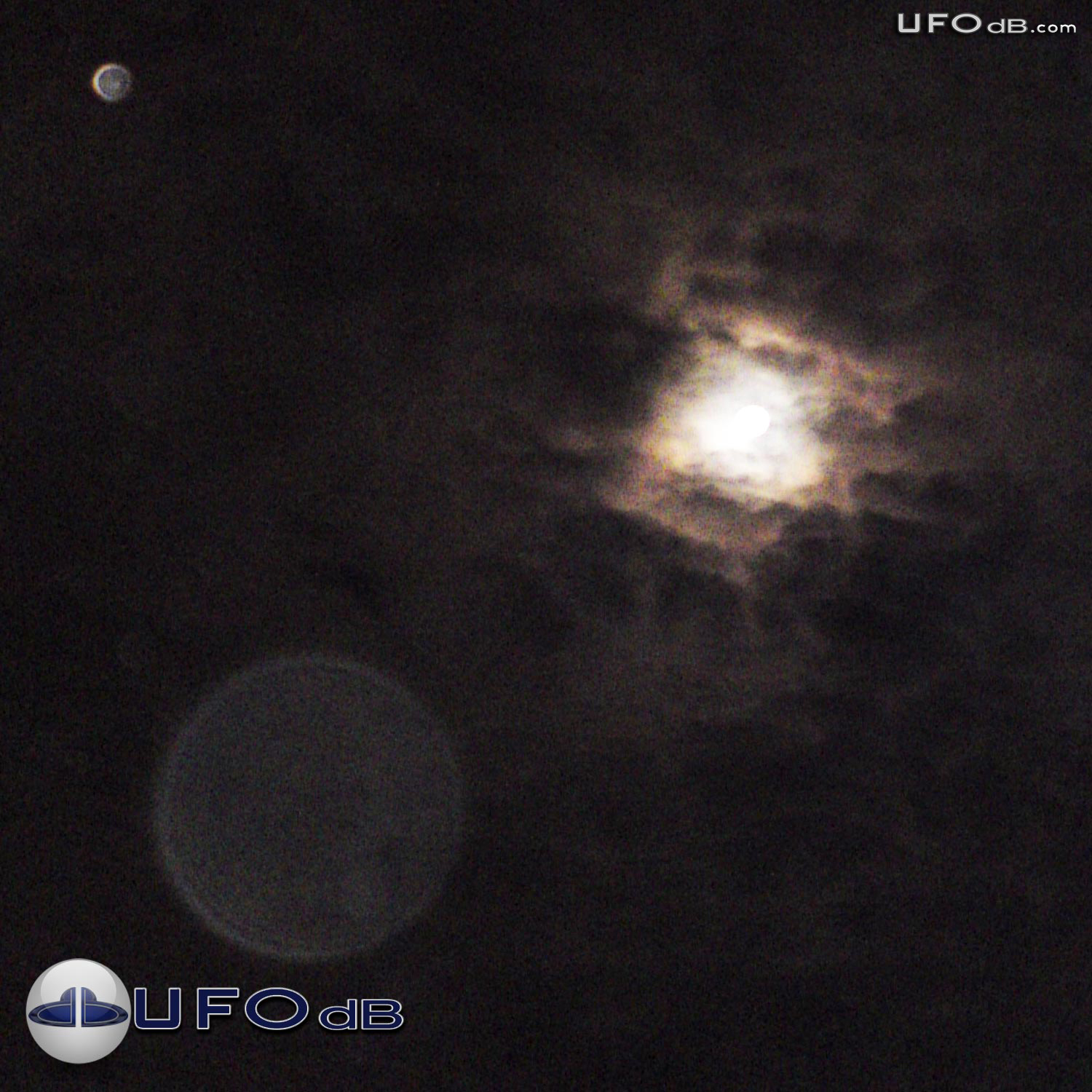 Moon picture get Round UFOs at the same time | England | March 19 2011 UFO Picture #330-1