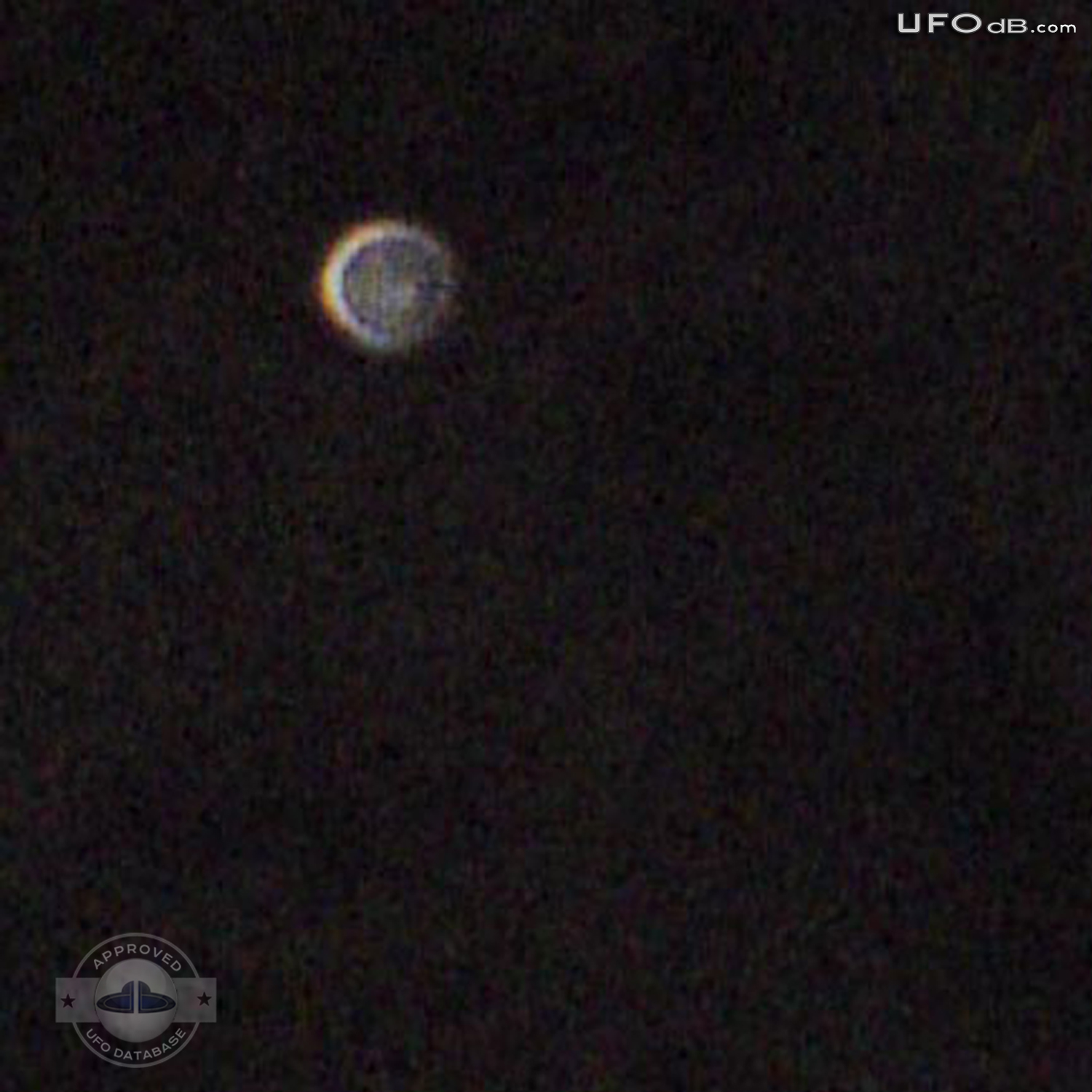 Moon picture get Round UFOs at the same time | England | March 19 2011 UFO Picture #330-3