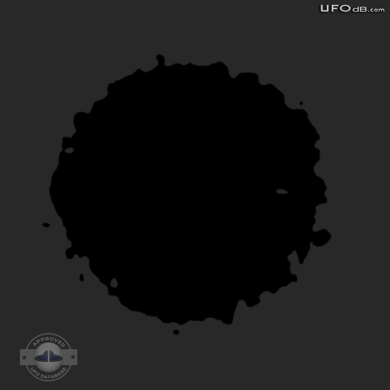 Moon picture get Round UFOs at the same time | England | March 19 2011 UFO Picture #330-6