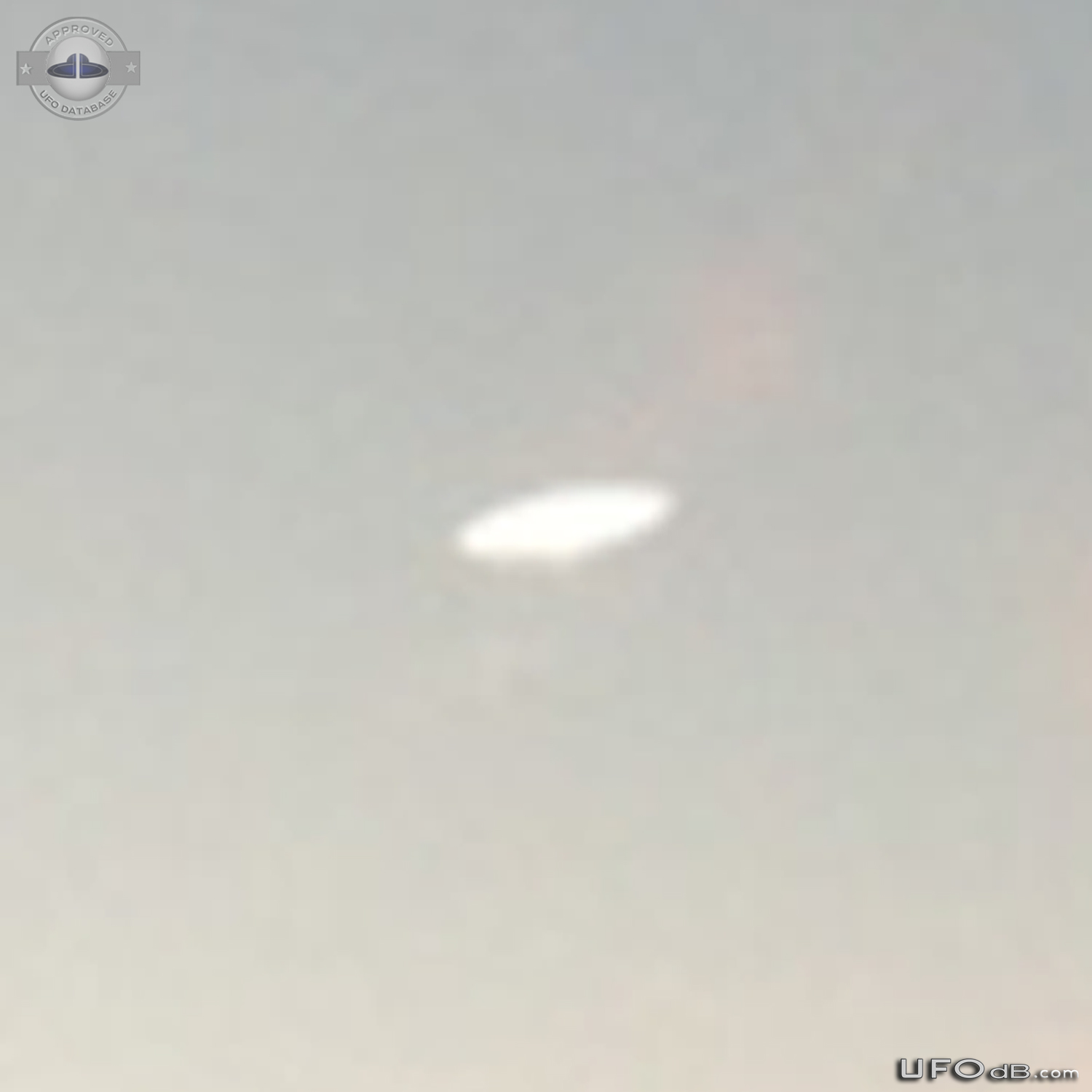 Morning UFO sighting in the sky above Barnoldswick, Lancashire UK 2013 UFO Picture #554-5
