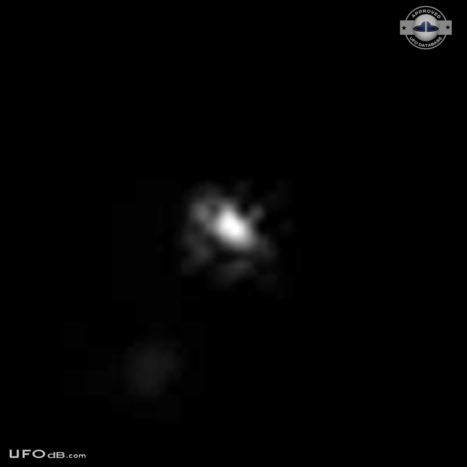 Much too low to be a star - UFO picture in Saskatchewan, Canada 2012 UFO Picture #403-5