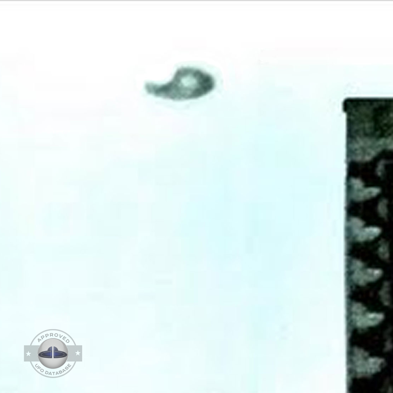 UFO picture was shot from the roof of an building in New York City UFO Picture #105-2