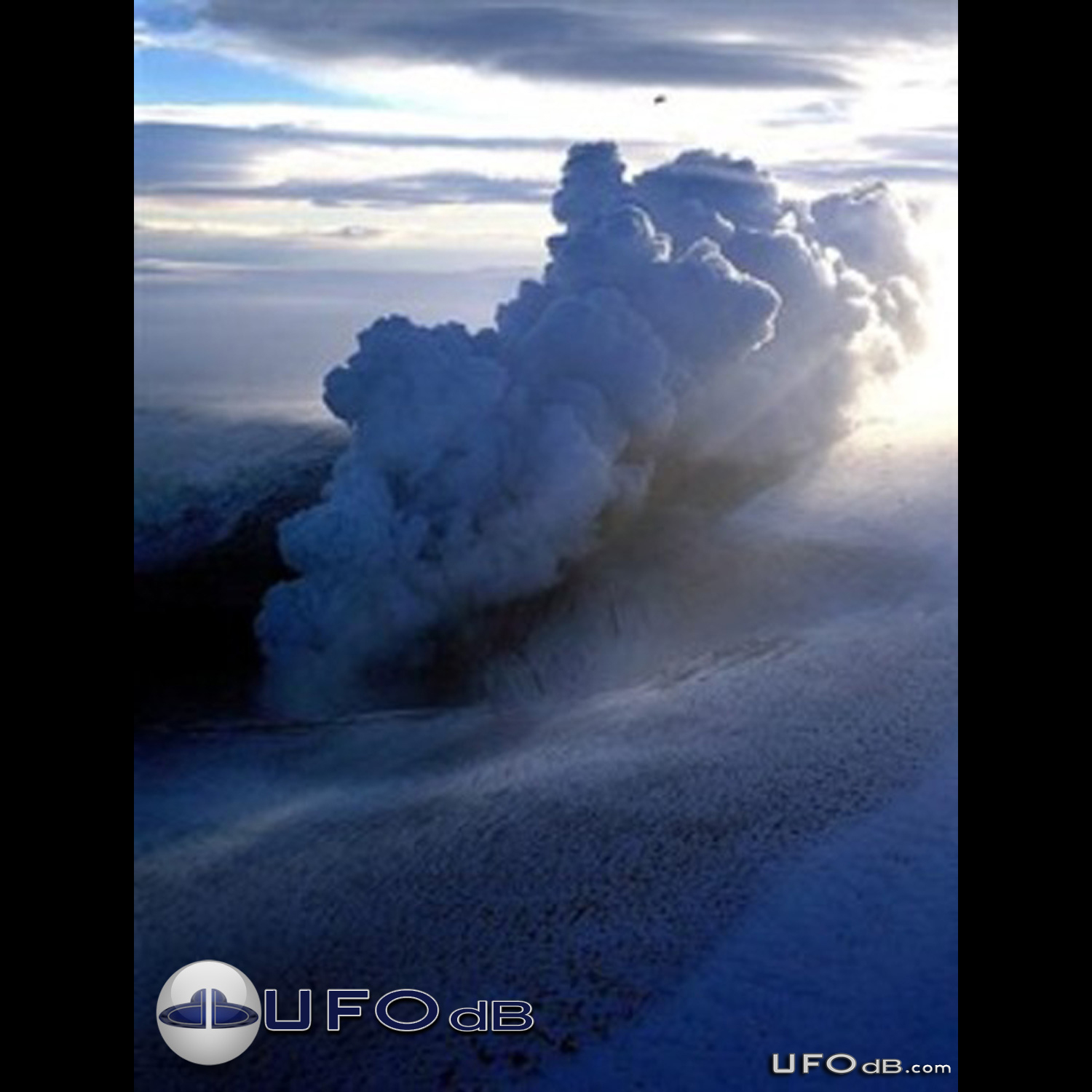 News picture capture a UFO without knowing | Grimsvotn, Iceland 2004 UFO Picture #247-1