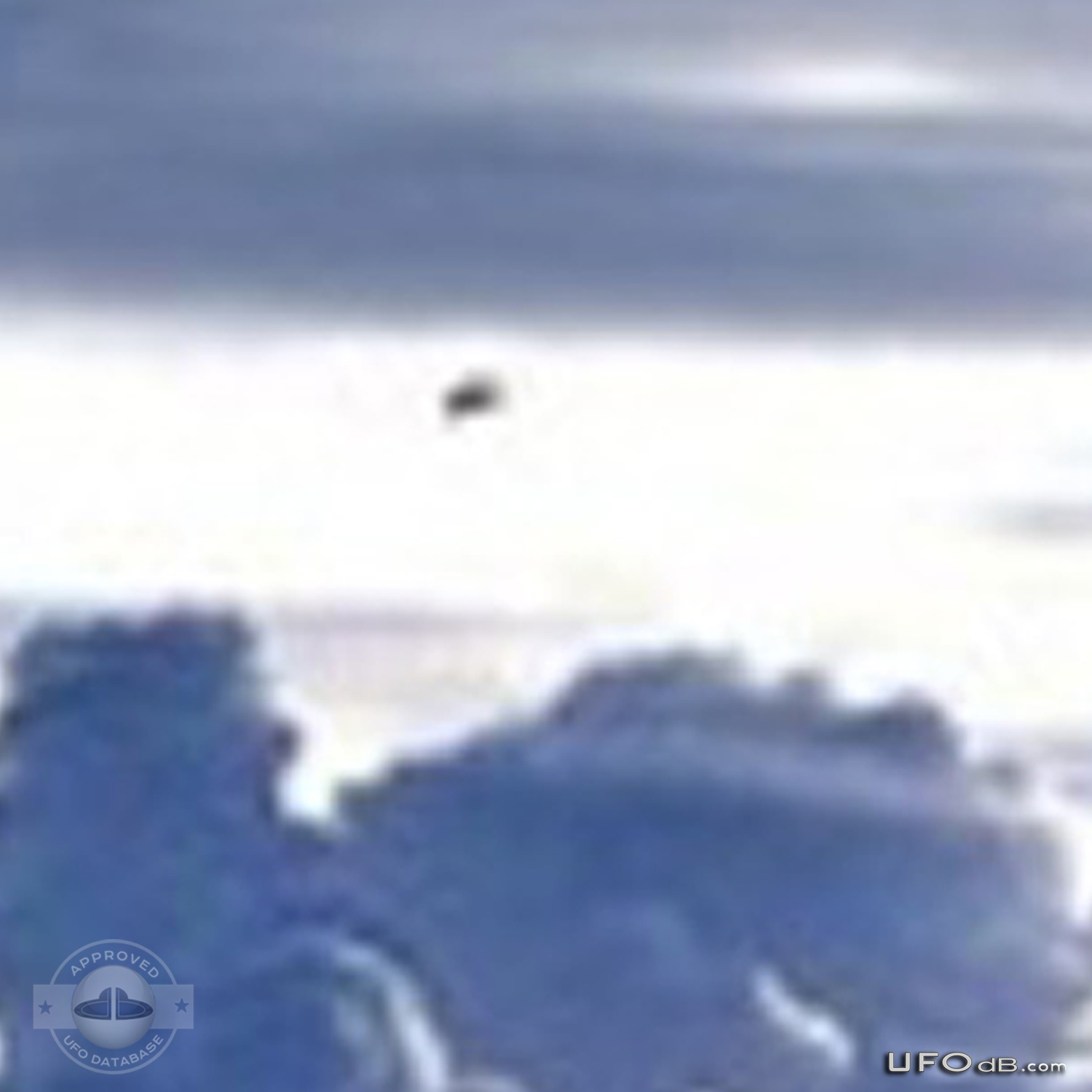 News picture capture a UFO without knowing | Grimsvotn, Iceland 2004 UFO Picture #247-4