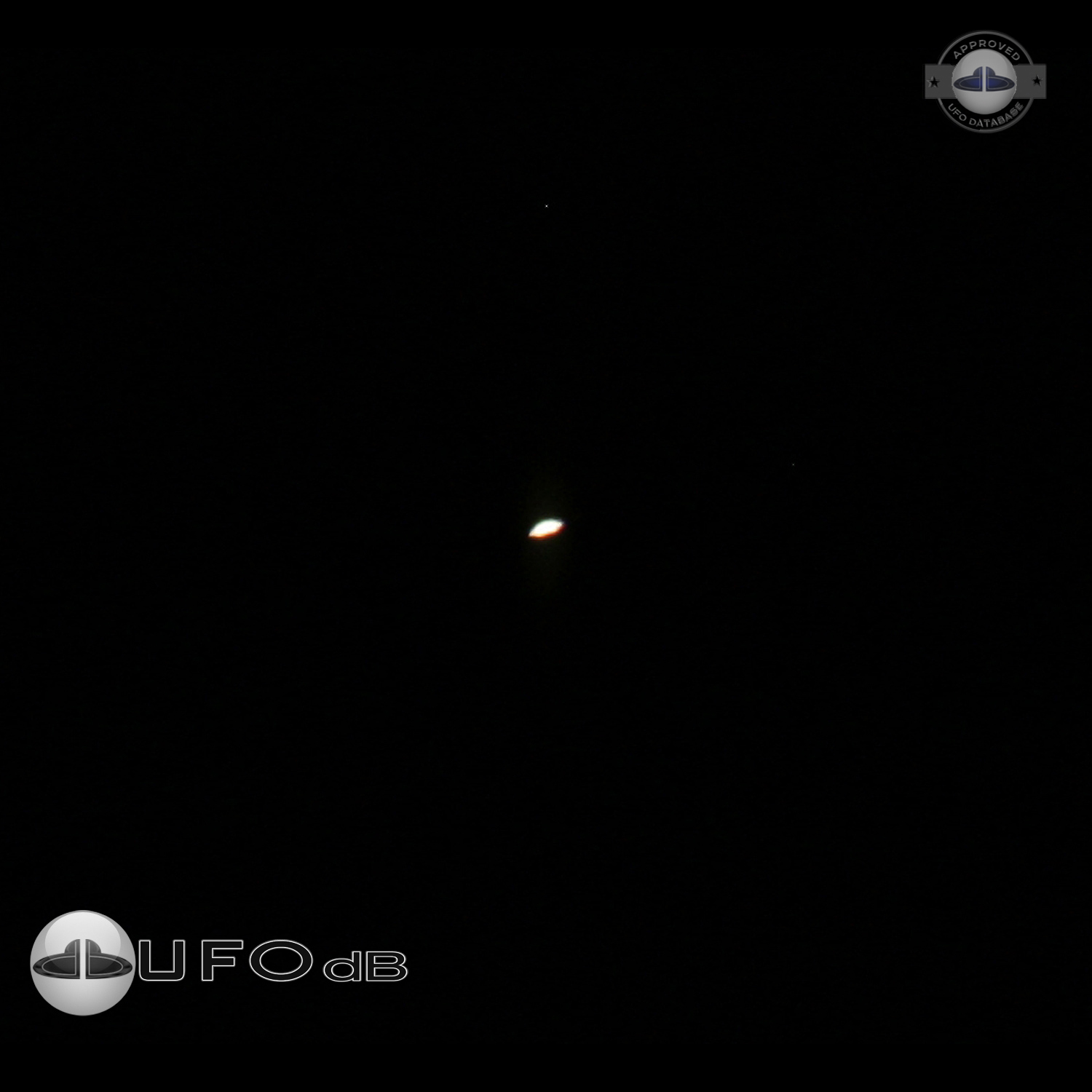 Norway UFO Picture Shot by Professional Aviation photographer 2011 UFO Picture #232-1