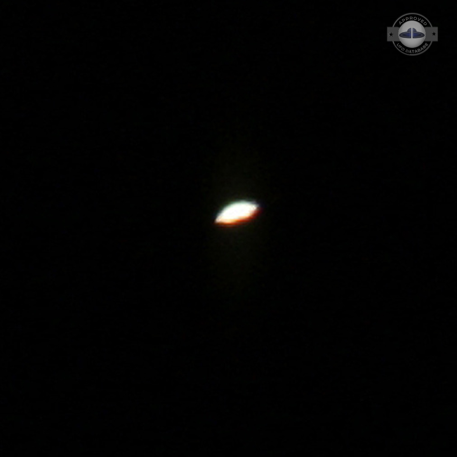 Norway UFO Picture Shot by Professional Aviation photographer 2011 UFO Picture #232-2