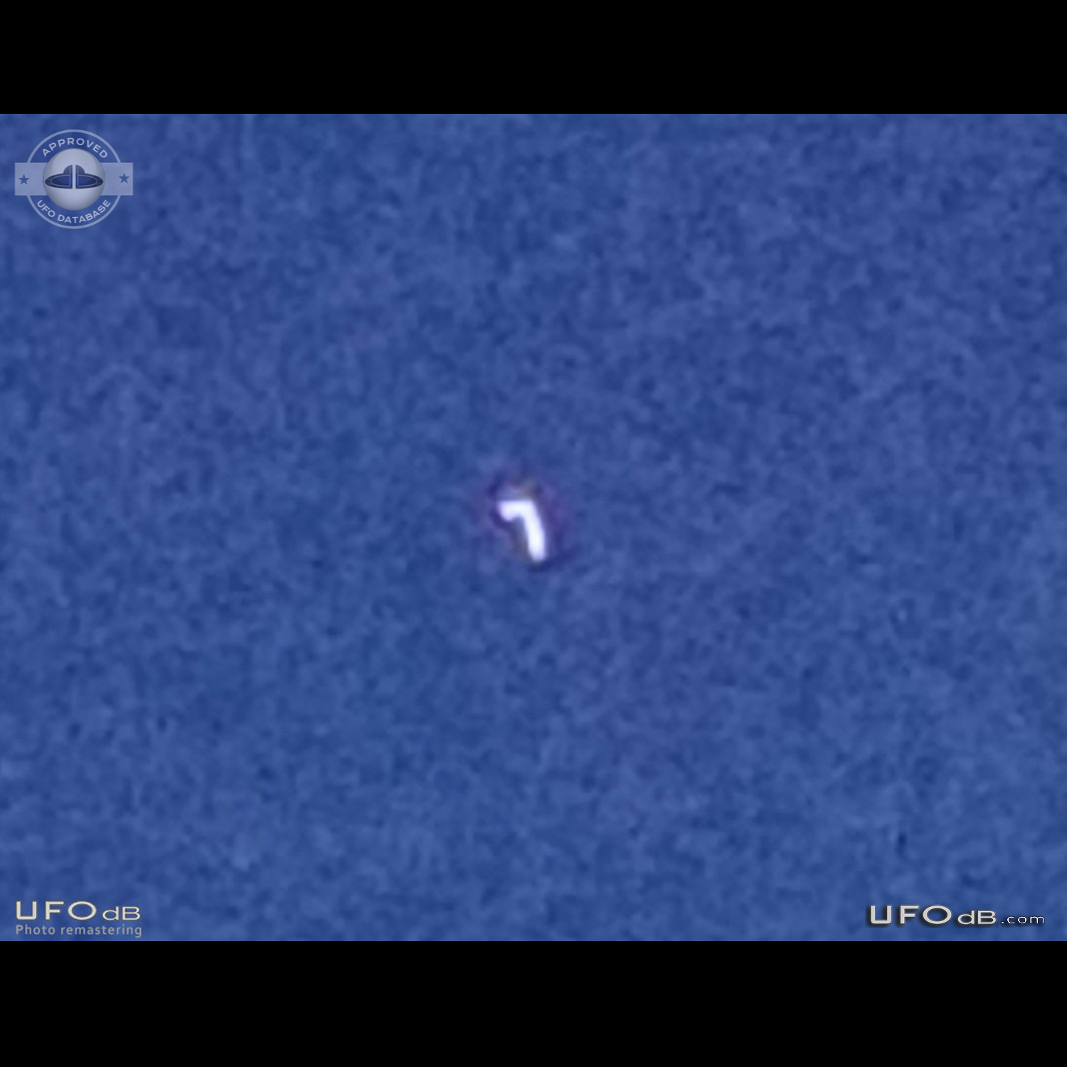 On a clear night looking at Moon saw a triangular UFO - Oakdale New Yo UFO Picture #817-1