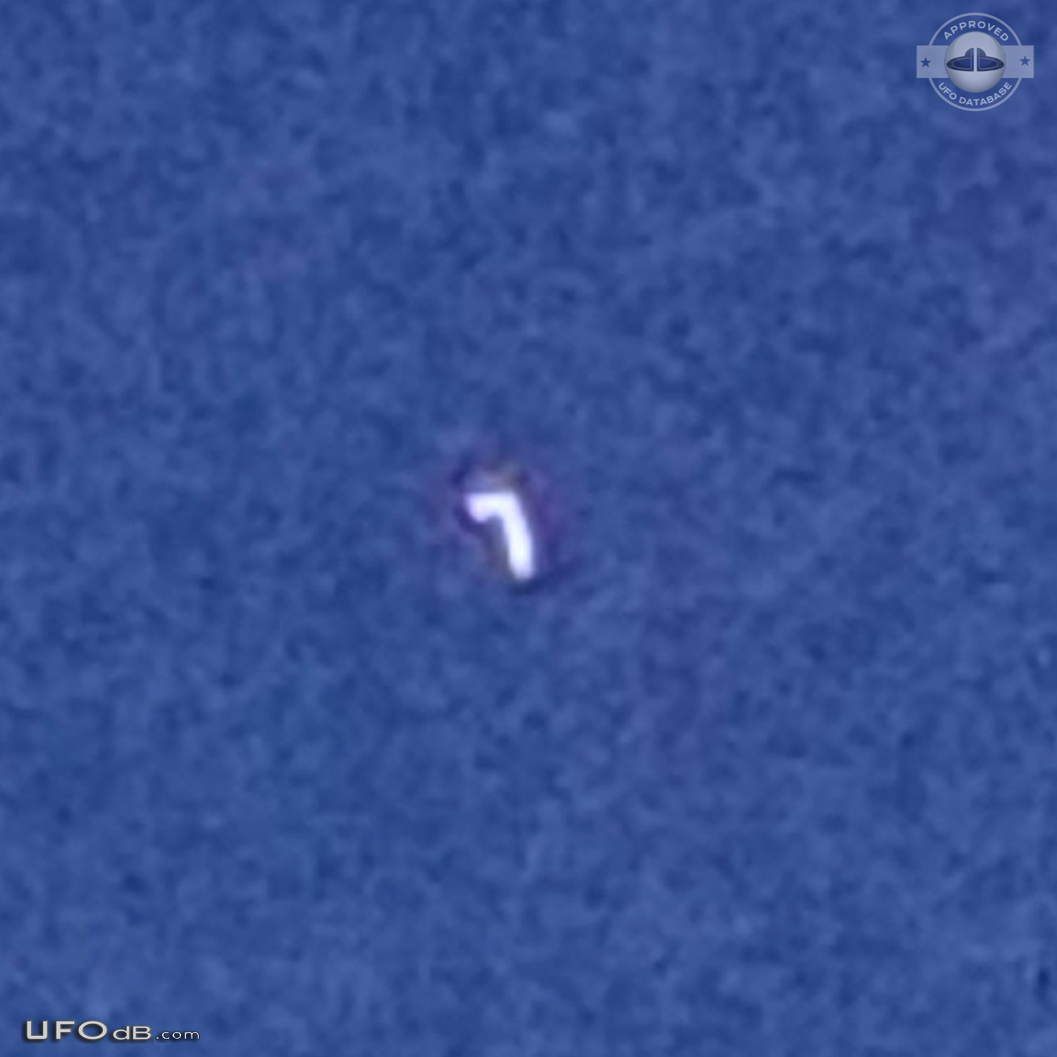 On a clear night looking at Moon saw a triangular UFO - Oakdale New Yo UFO Picture #817-2