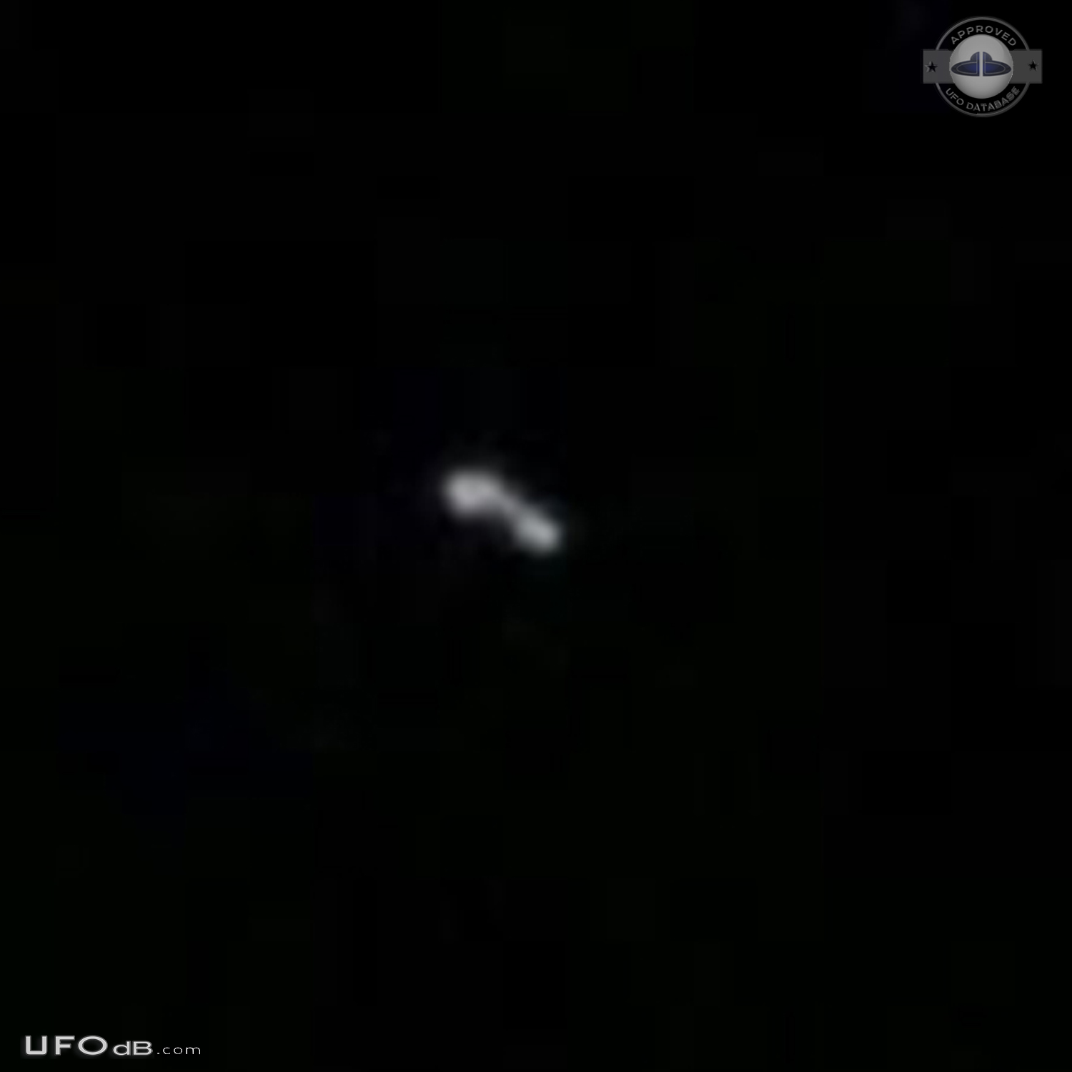 Orb like object split into three objects, was bright like a star UFO Picture #671-3