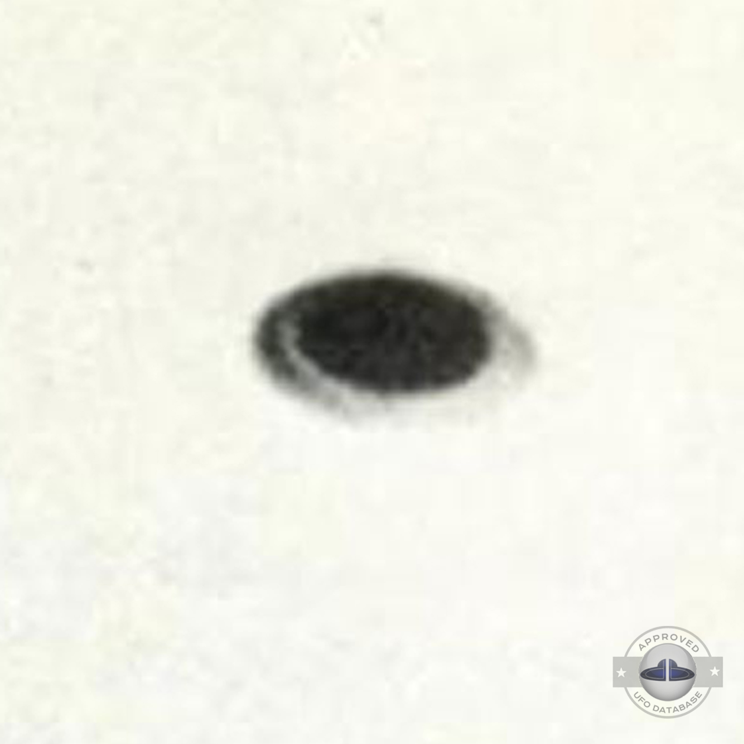 UFO had a semi-transparent greenish blue dome, 29 feet in diameter UFO Picture #116-4