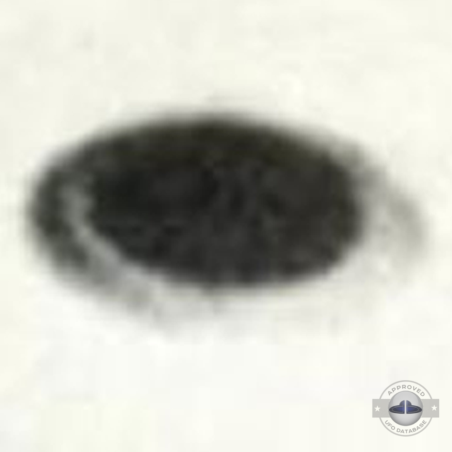 UFO had a semi-transparent greenish blue dome, 29 feet in diameter UFO Picture #116-5