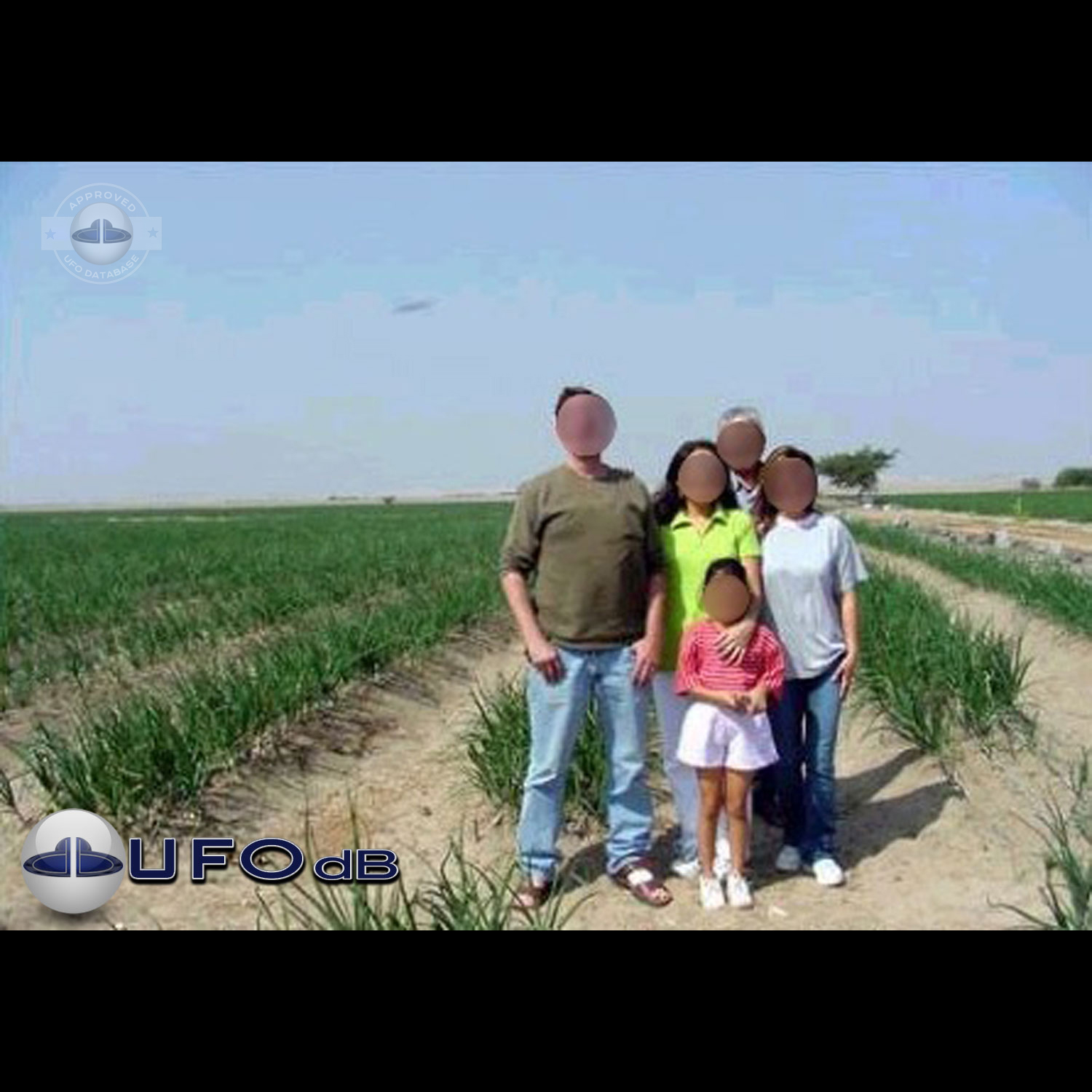 UFO picture taken in the Ica Region of Peru next to the Nazca region UFO Picture #53-1