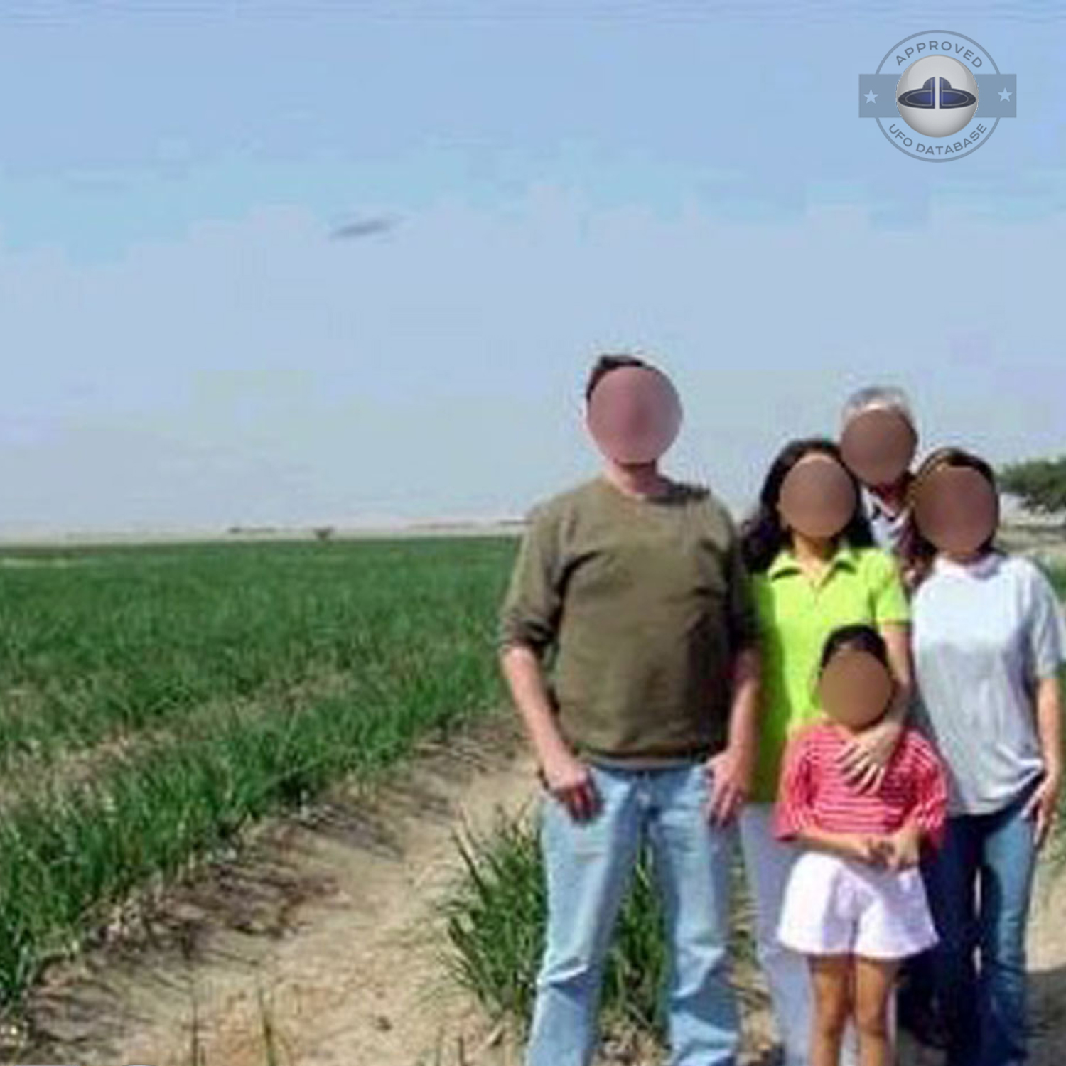 UFO picture taken in the Ica Region of Peru next to the Nazca region UFO Picture #53-2