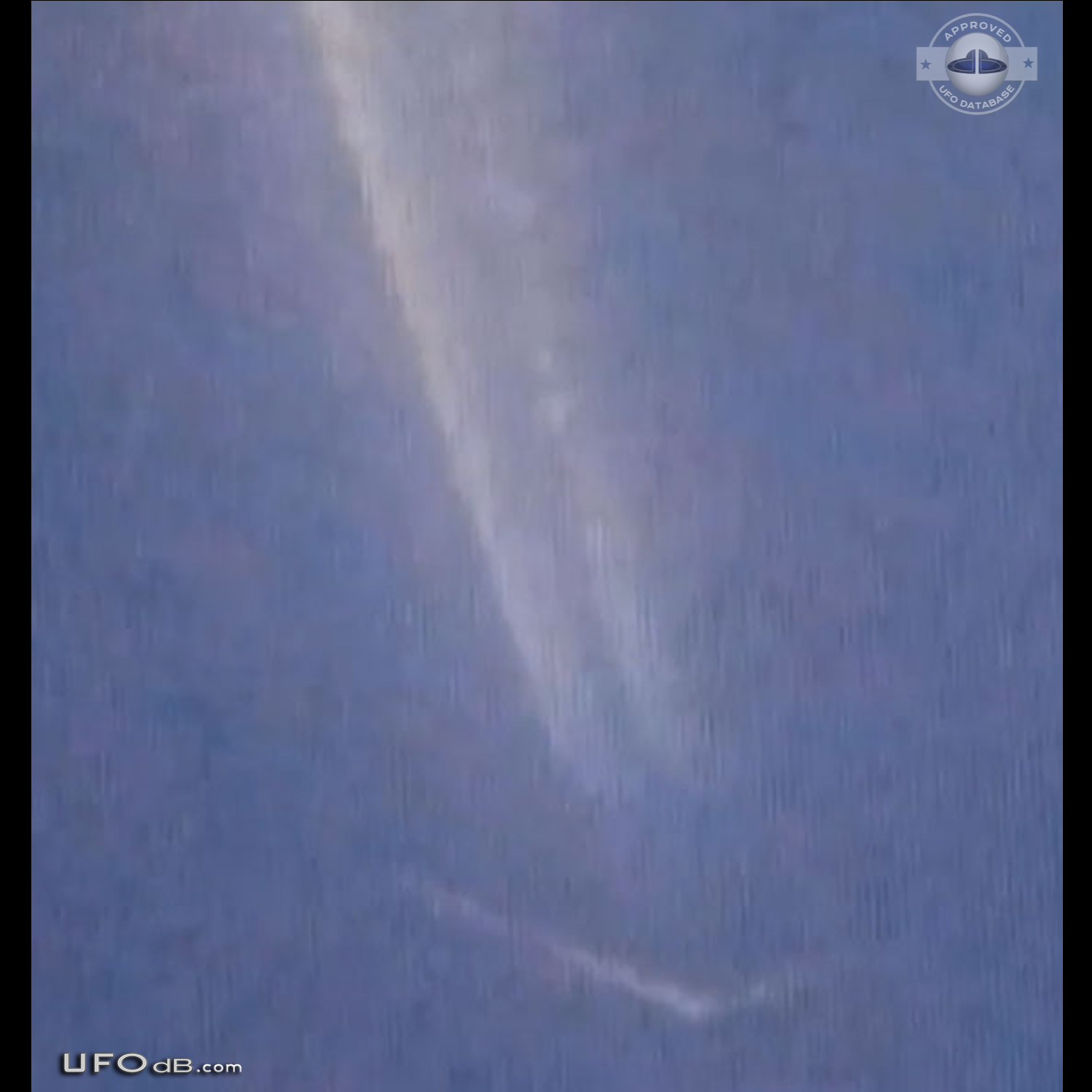 Photographer in Wichita, Kansas capture triangular UFO in bright day UFO Picture #563-4